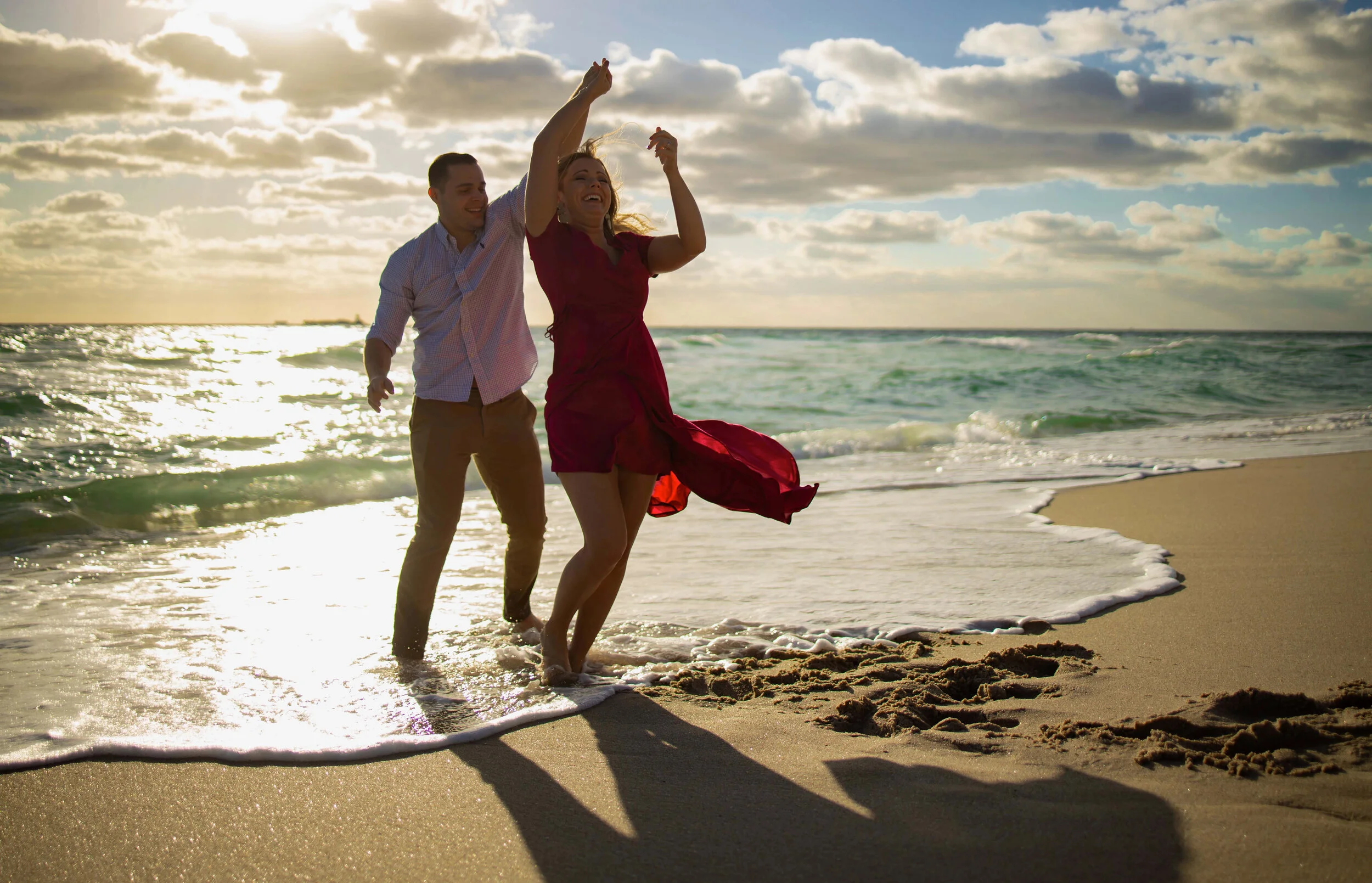 Couples dancing on a beach | Mae Photography