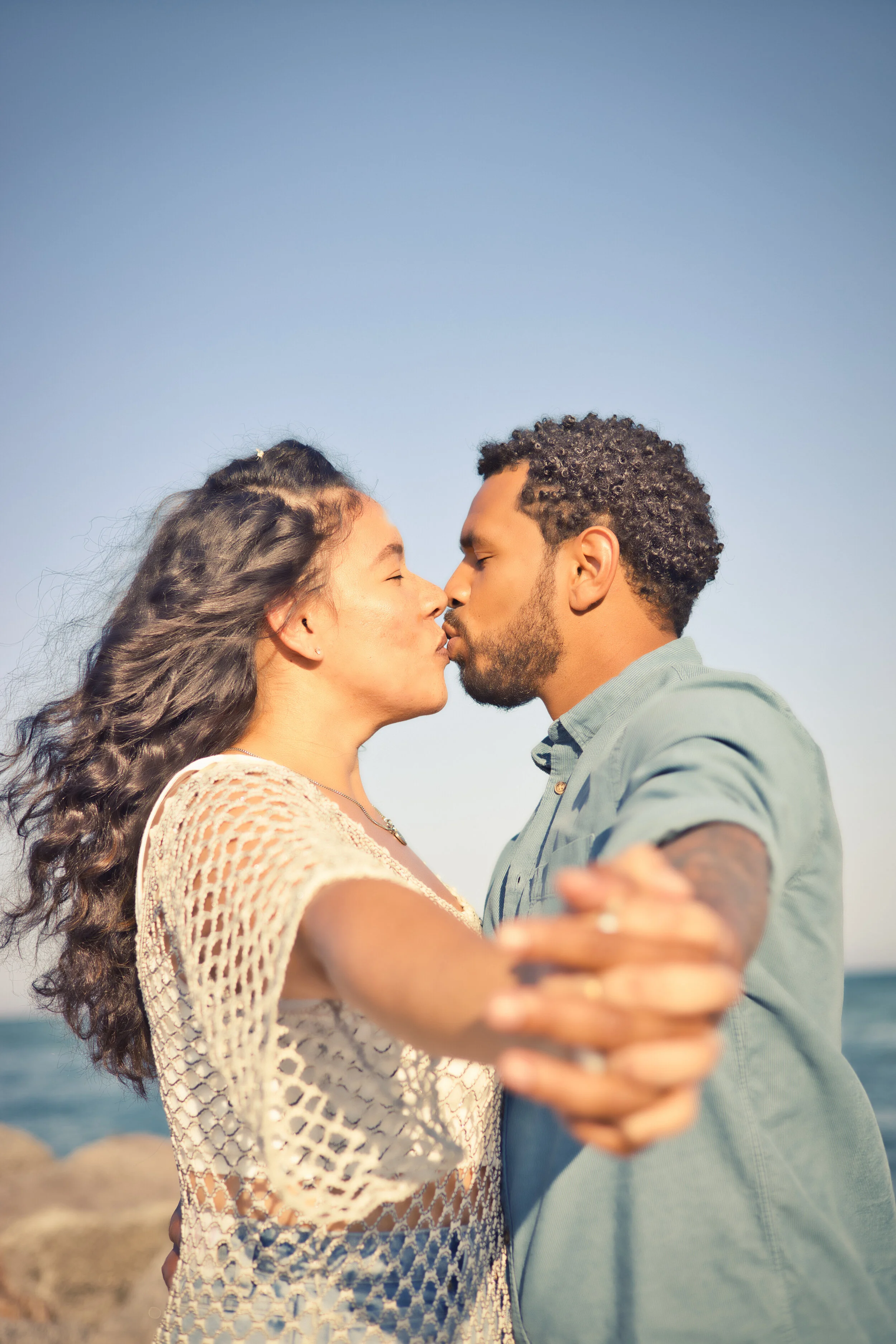Couples Kissing | Mae Photography