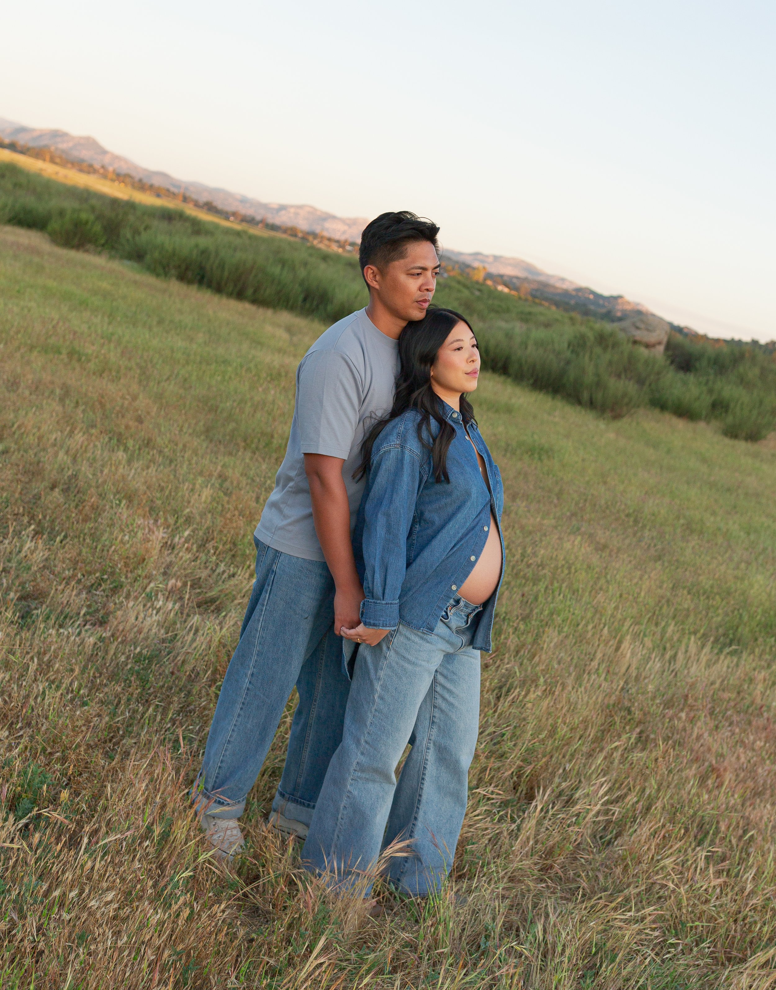 Andrea &amp; John’s Field Maternity Photos at Sunset