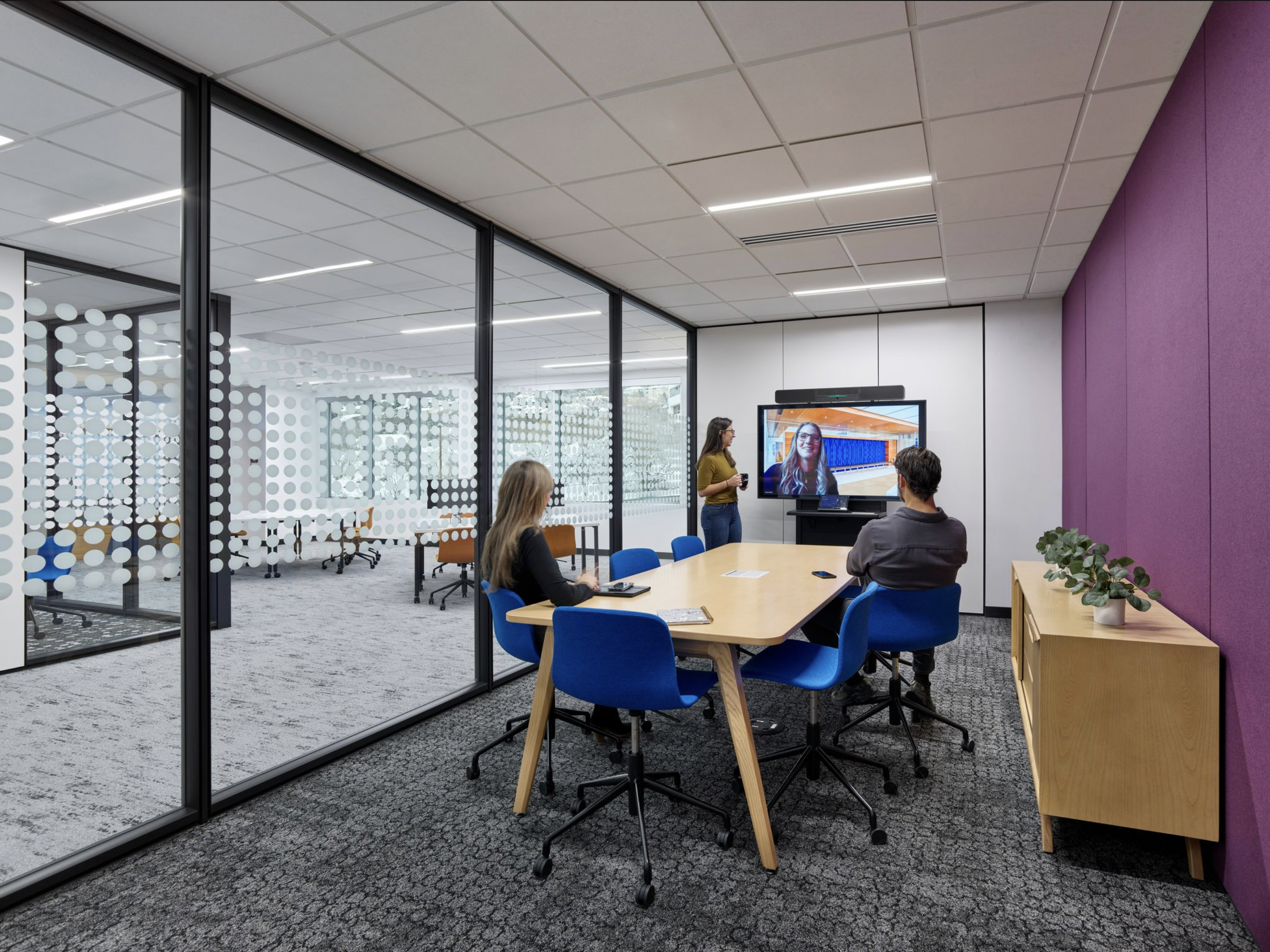 Blending aesthetics and functionality to create inspiring, forward-thinking workplaces that drive long-term value.