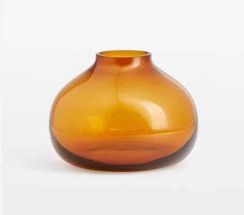 amber vase medium.jpg
