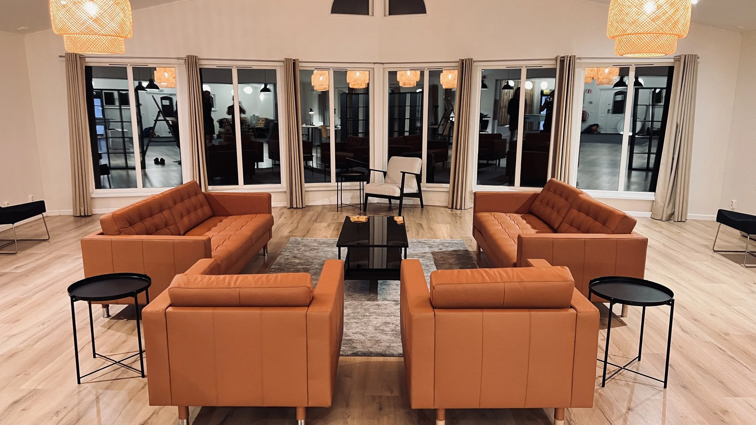 Loungedel med sjöutsikt