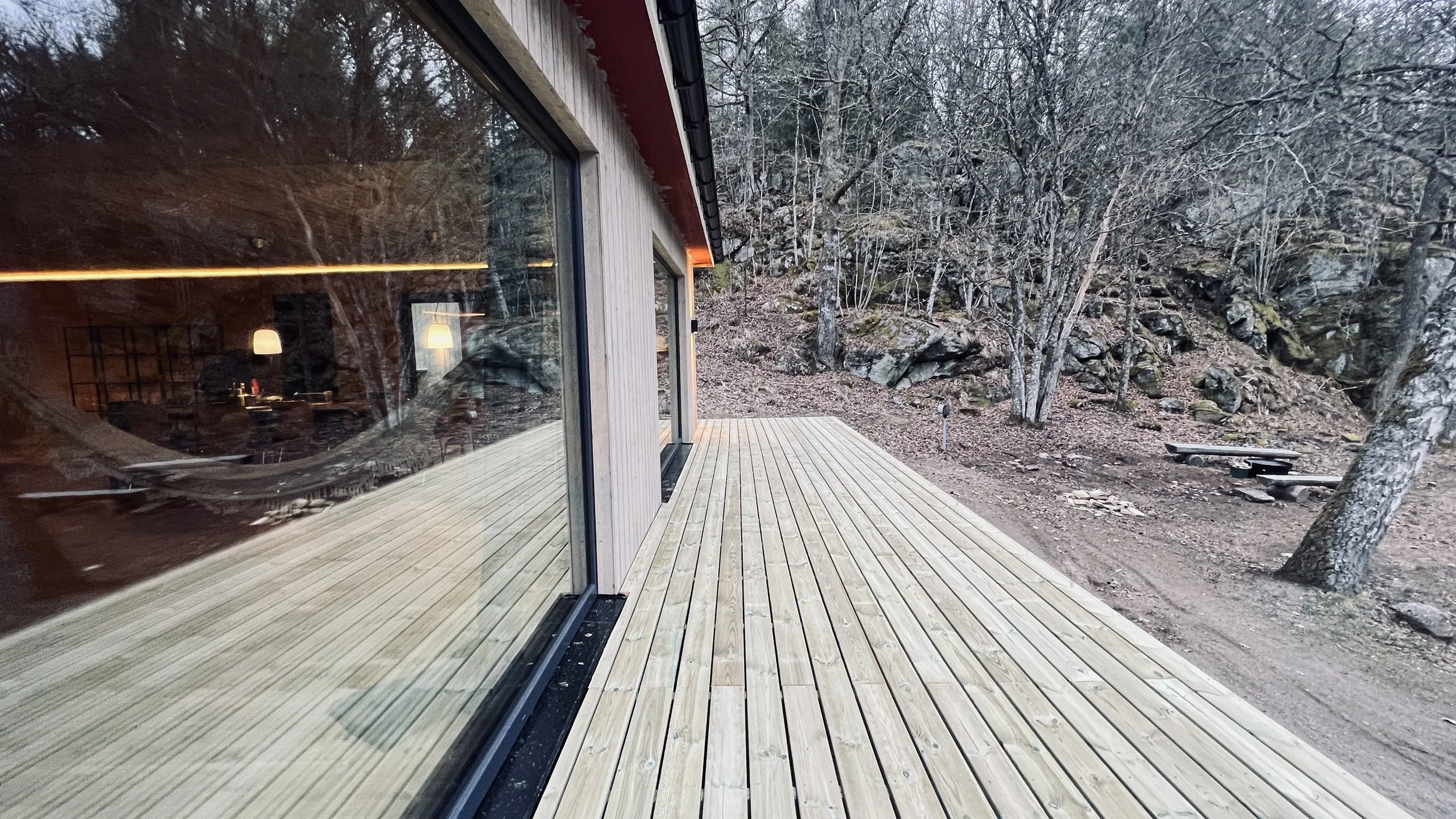 Utomhus Terrass med sjöutsikt.JPG