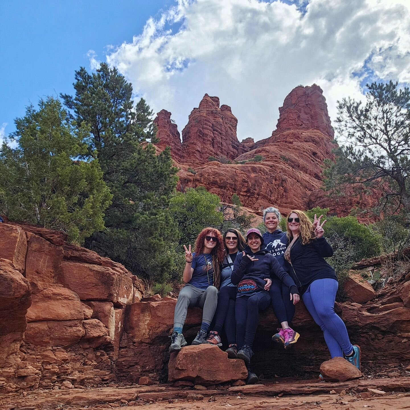 Enjoying our last full day exploring Arizona🤎 Classes remain the same with subs until we're back to teach Wednesday!🌟 Sending magical vibes from AZ 💓✌️

#highergroundtakessedona #higherground #highergroundstudio #magical #whatisthislife #theviews 