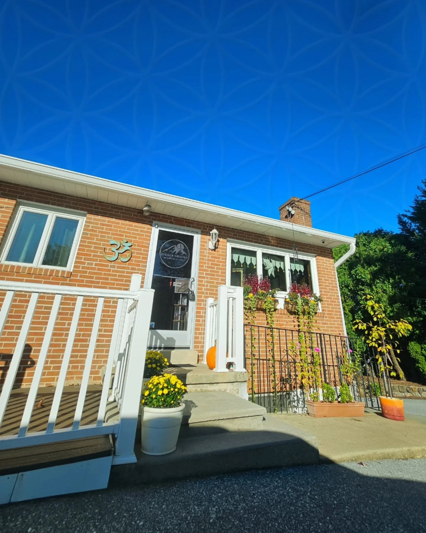 Classes tonight๐
530pm Slow Flow with Blaire
7pm Restore and Reset with Tina