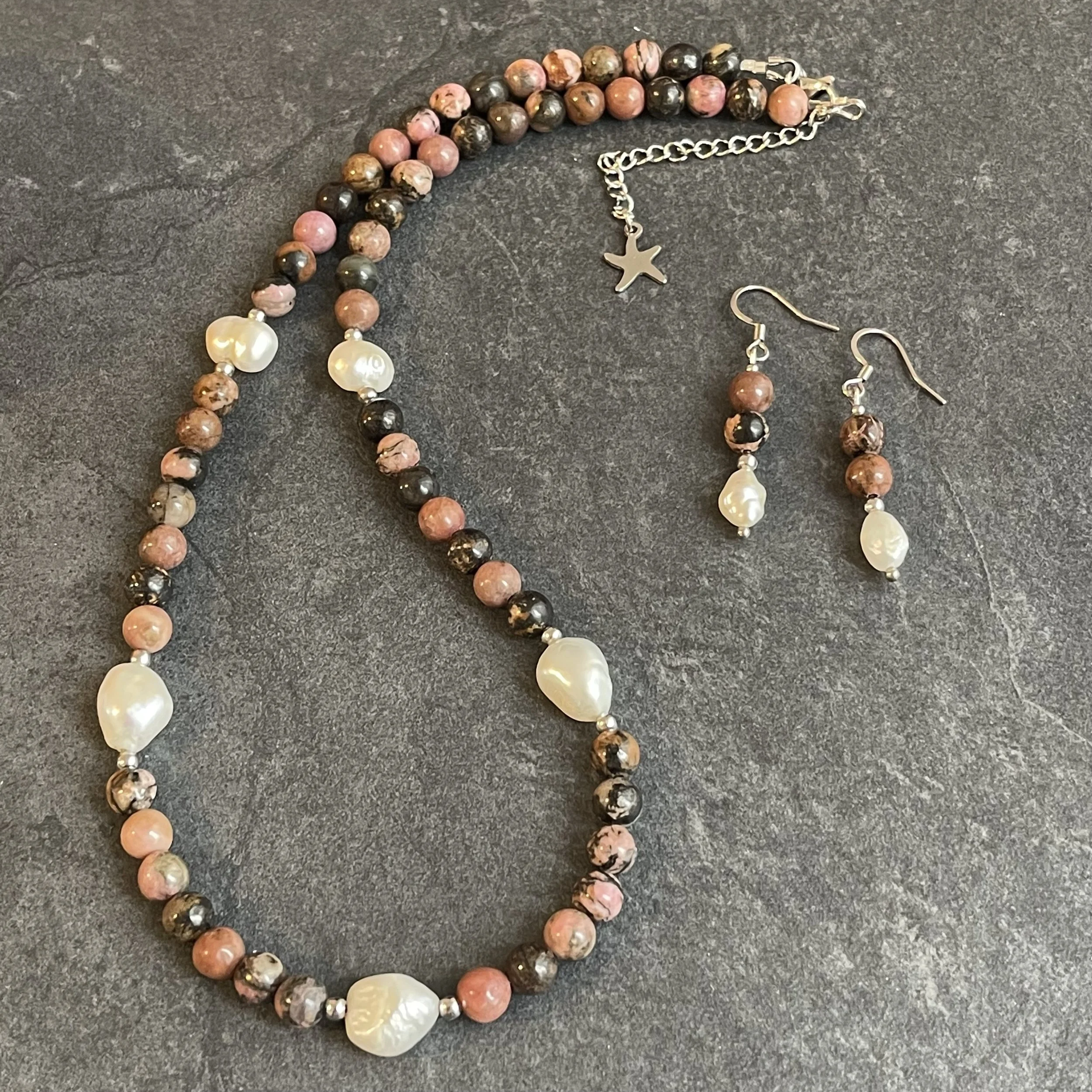 Set_RhodocrozitePearls_detail.jpg