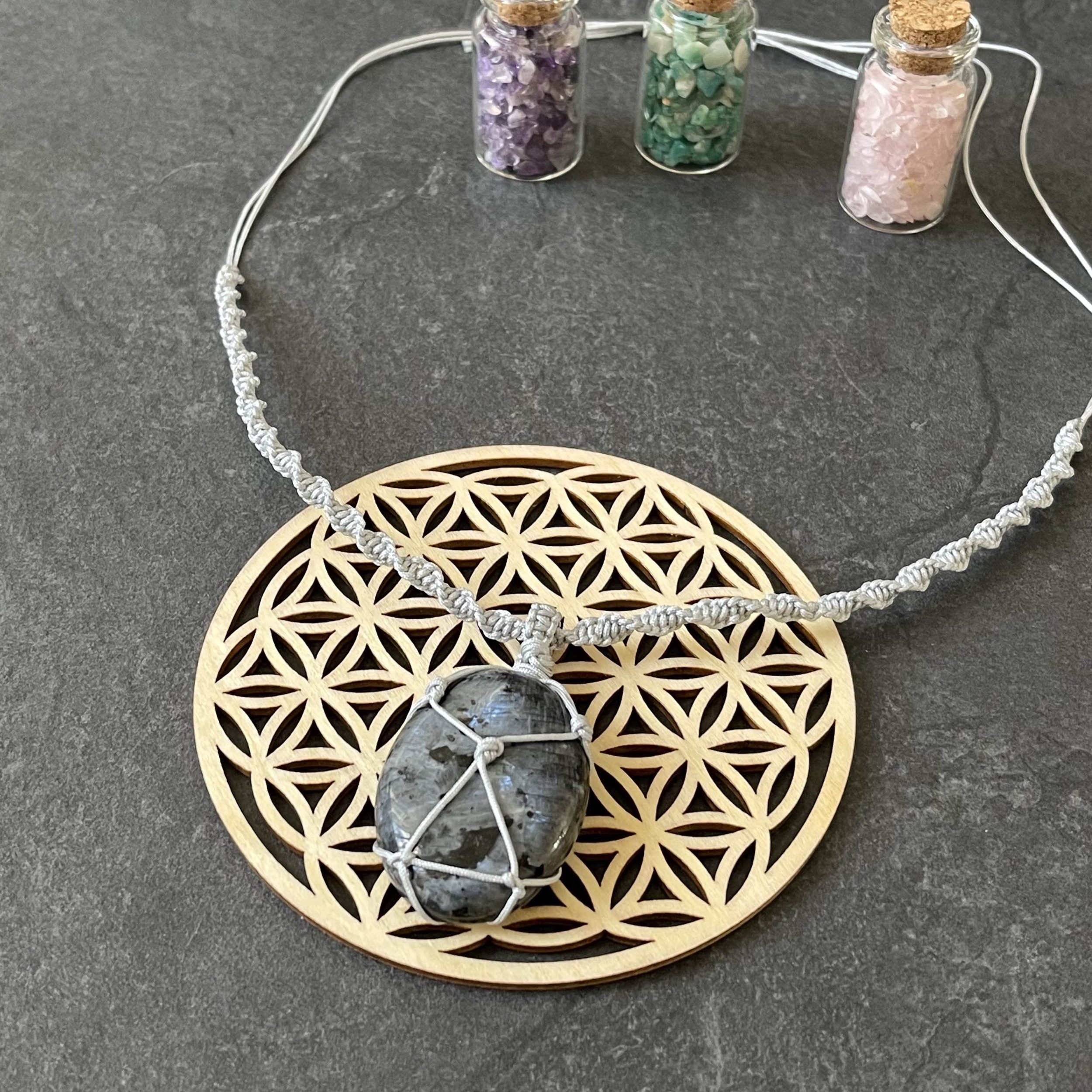 MacrameNecklace_Labradorite_detail2.jpg