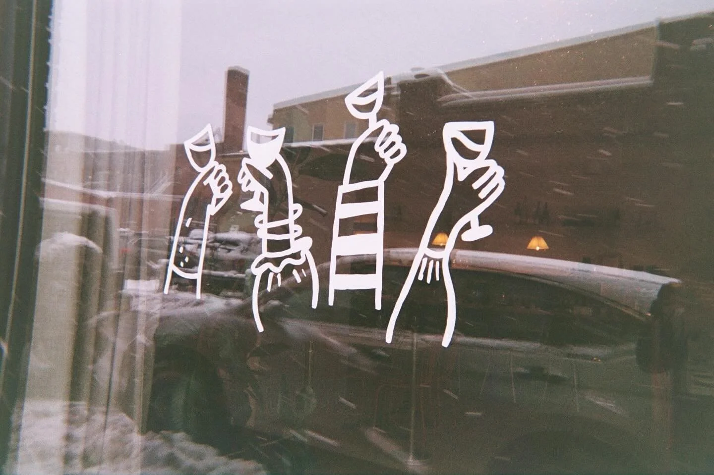 🍷The wine bar will be closed this Thursday from 4:00&ndash;7:00 PM for our Big Holiday Wine Tasting event! 

Bottle Shop | 11-8pm 

Come by, Shop Small 🤍