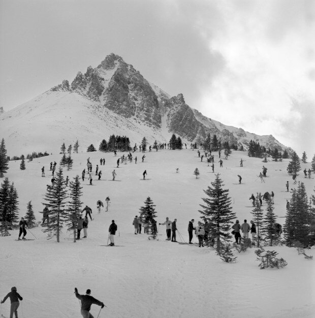   The popularity of Bow Summit hasn’t changed since the ’60s!    Photograph by Bruno Engler, 1963. Courtesy of the Whyte Museum of the Canadian Rockies, V190 / I.A.i.b. – 6 / NA – 03  