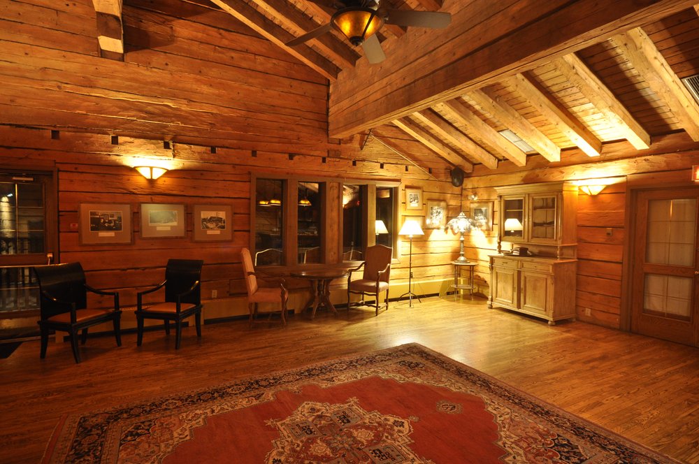  Lodge interior. Photo by Tera Swanson 
