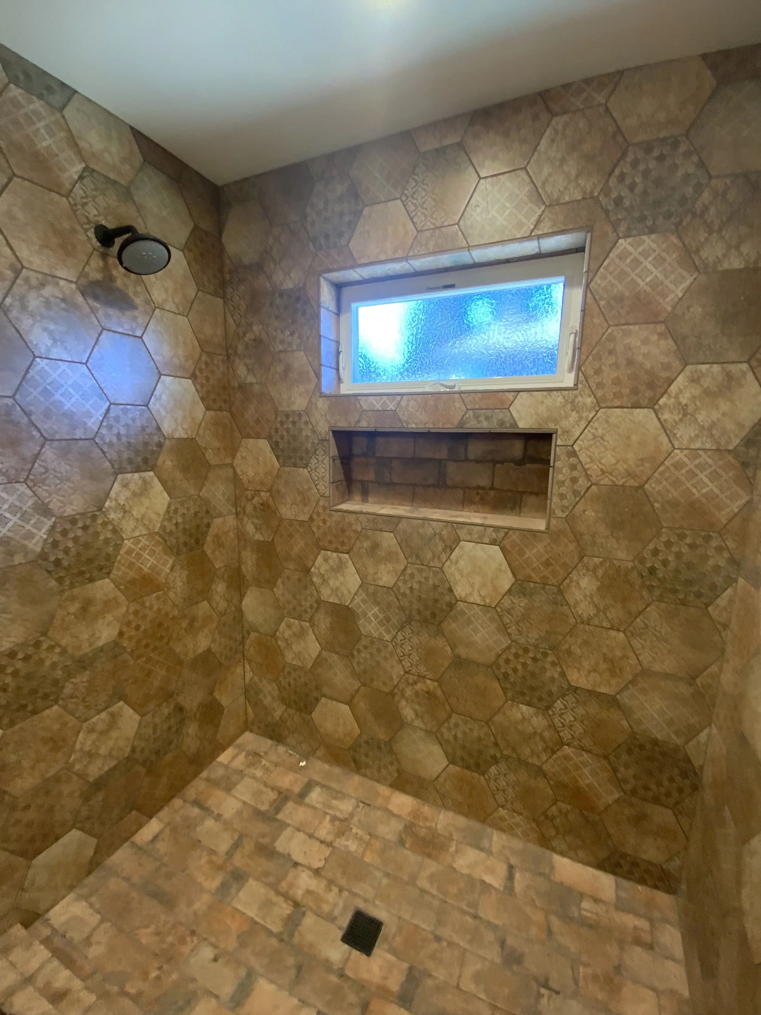 Shower enclosure tiled