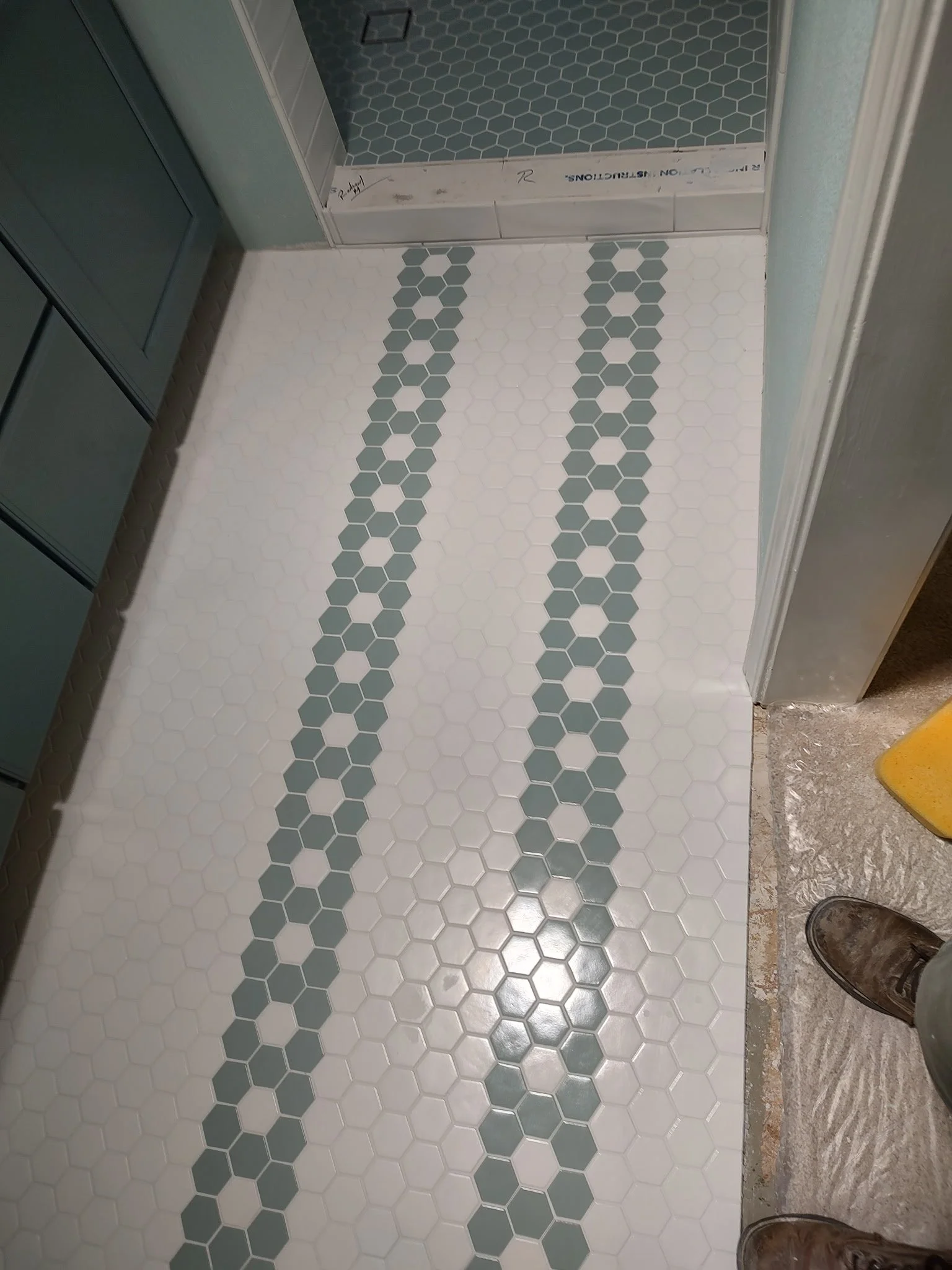 Tiled bathroom floor with pattern