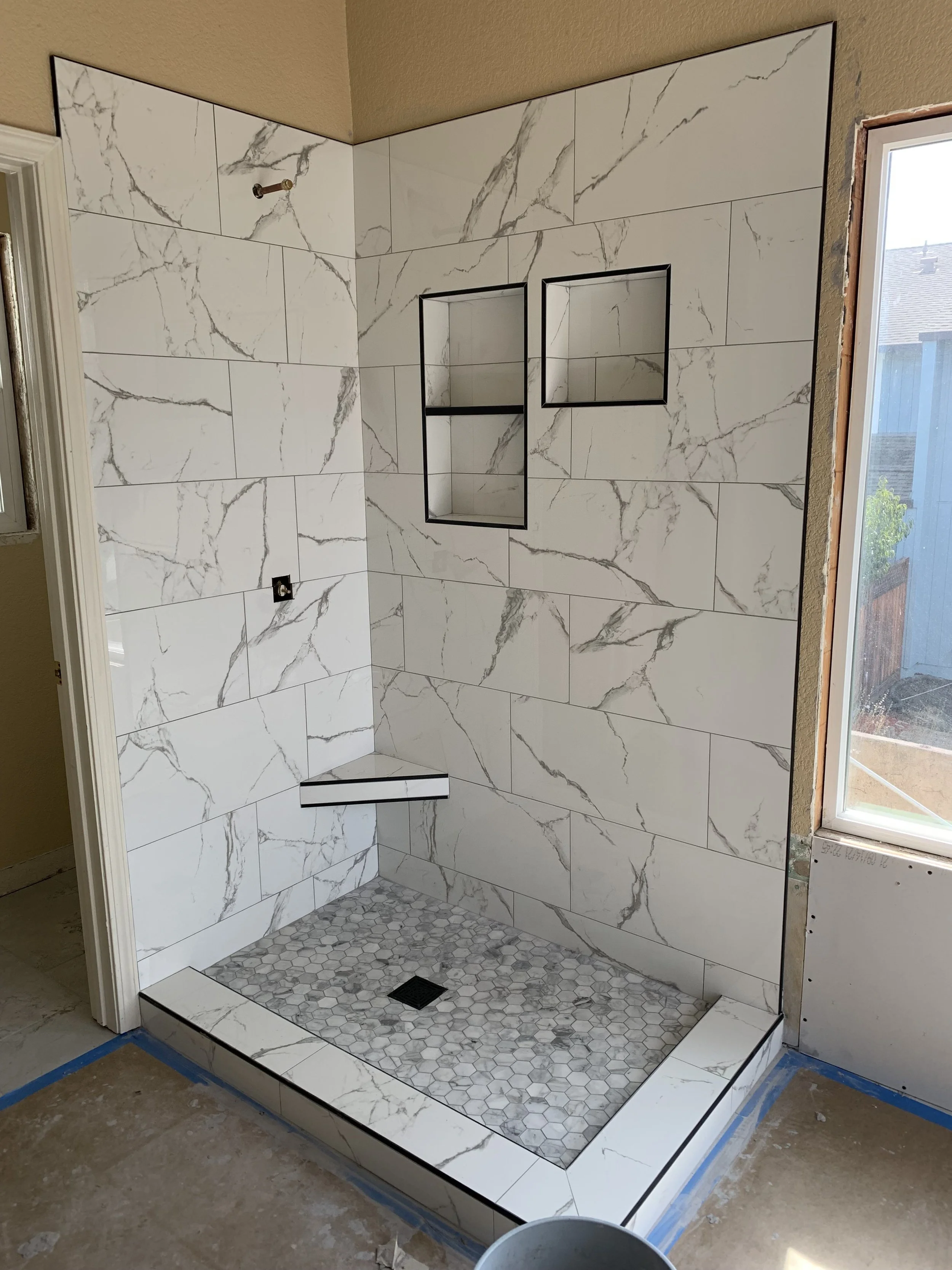 Shower enclosure tiled