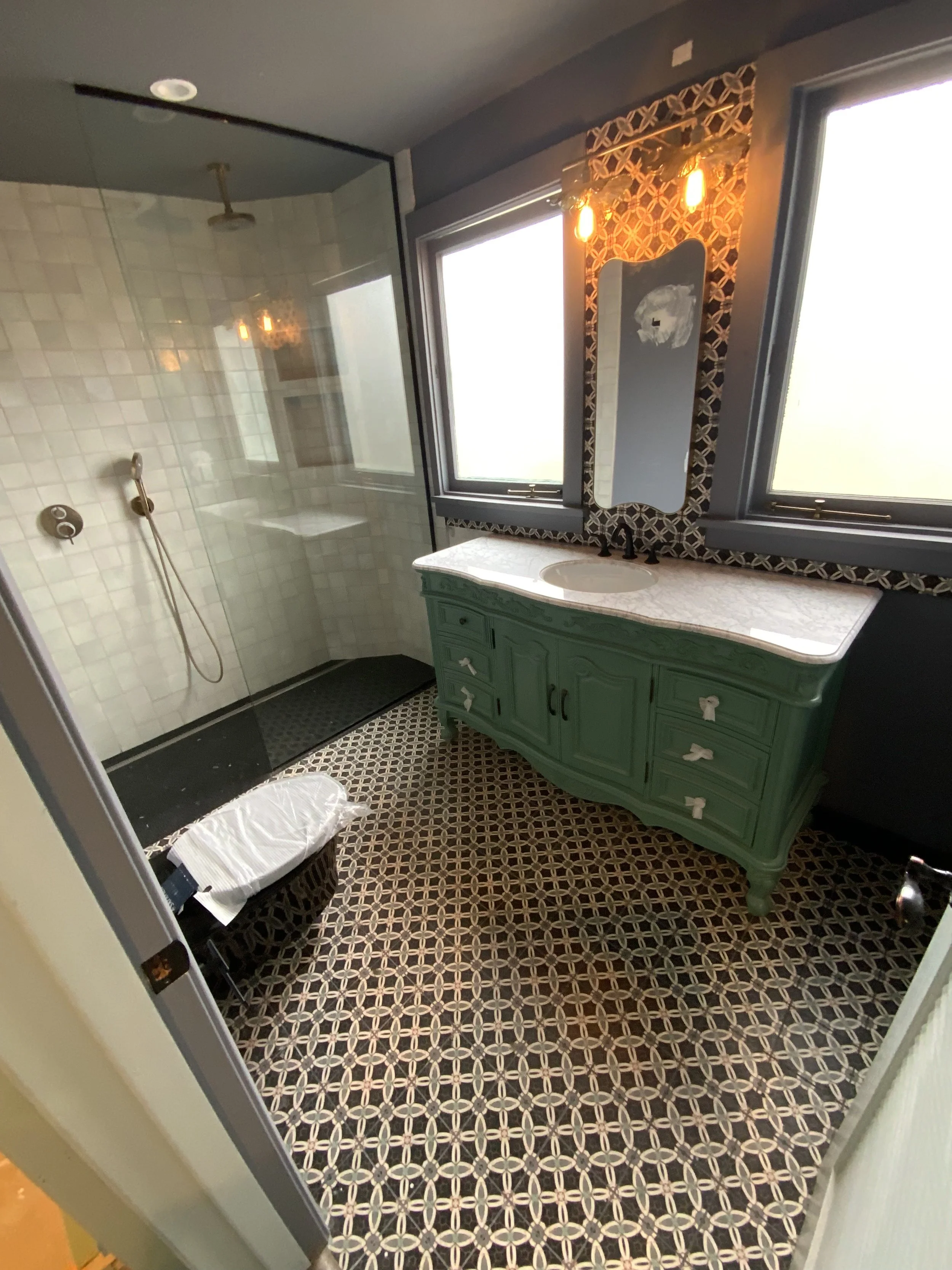 Tiled shower & floor