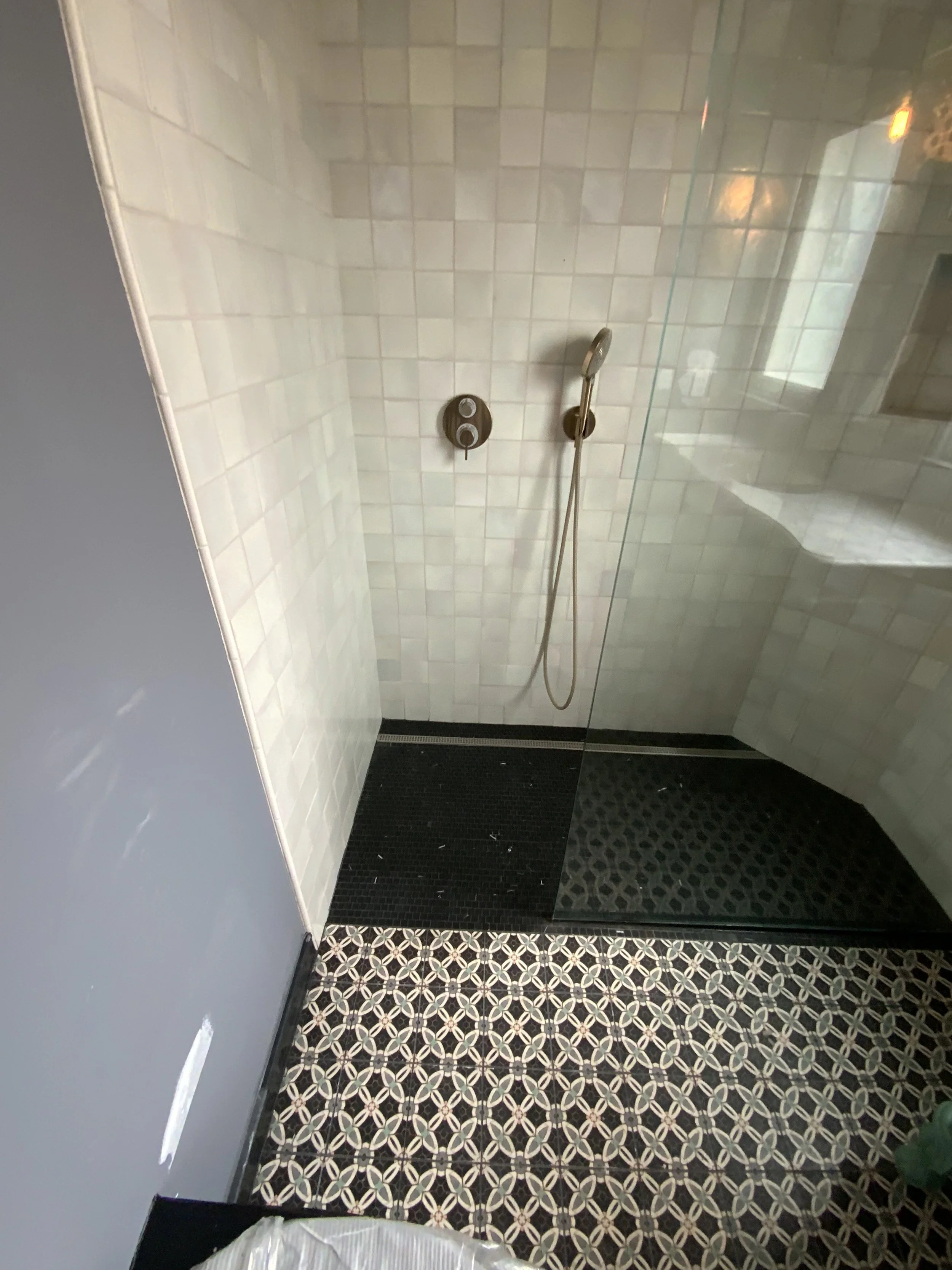 Tiled shower & floor