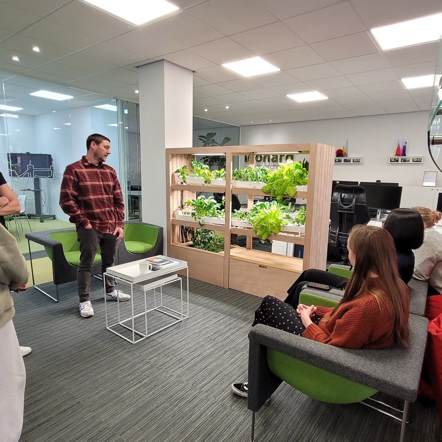 Last week we held the first hydroponic workshop &amp; harvest session with our friends at @leonard_design. Sharing our 'farm to fork' experiences 🥬🌎❤️ 
#earthday #earthdayeveryday #hydroponicgrowing #indoorgrow #vegetables #workshop #farmtofork #le