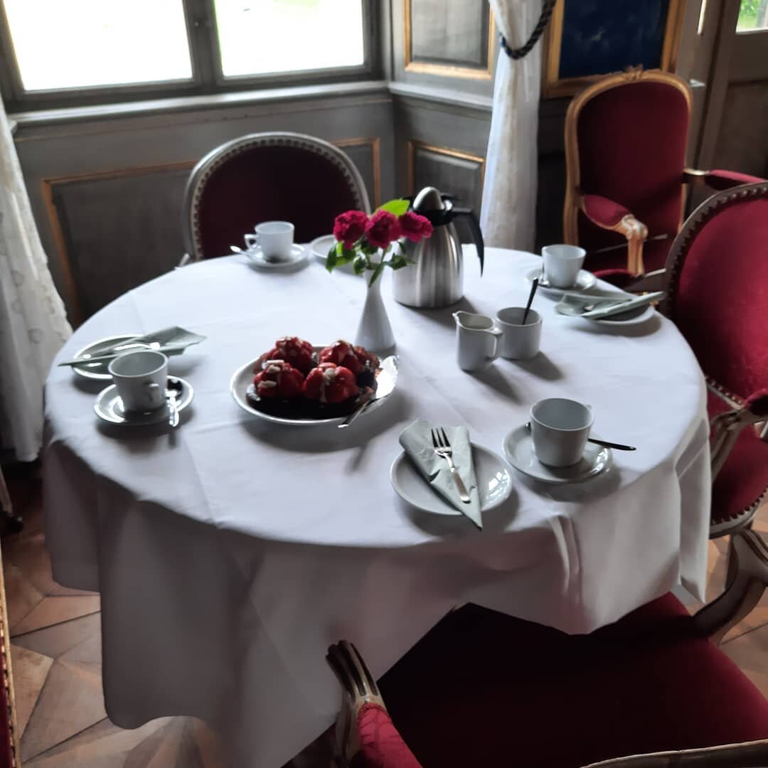 Strawberries are at peak season and what better place to enjoy one than the private rooms at J&aelig;gerspris Castle. Private home to King Frederik VII and Duchess Danner. An extraordinairy place where we learned of the King's travels to Scotland and
