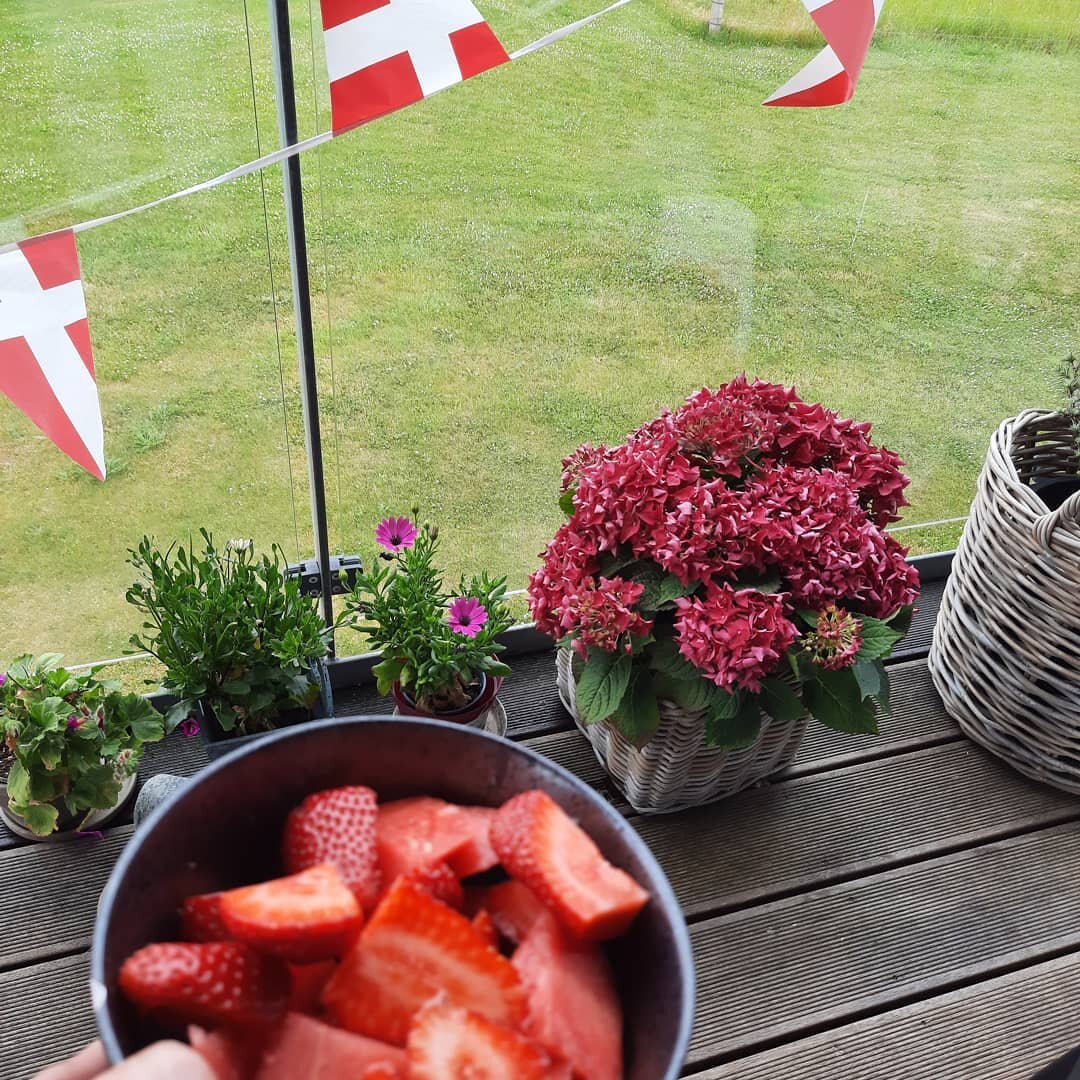 All of Denmark is in hoopla on our big soccer win last night. Breakfast must be red fruits: danish fresh picked strawberries and watermelon chunks. Feel the love. #em2020 #togetherstronger #danishdynamite #cphtouristtrendspotter #ibyen #foodblogging 