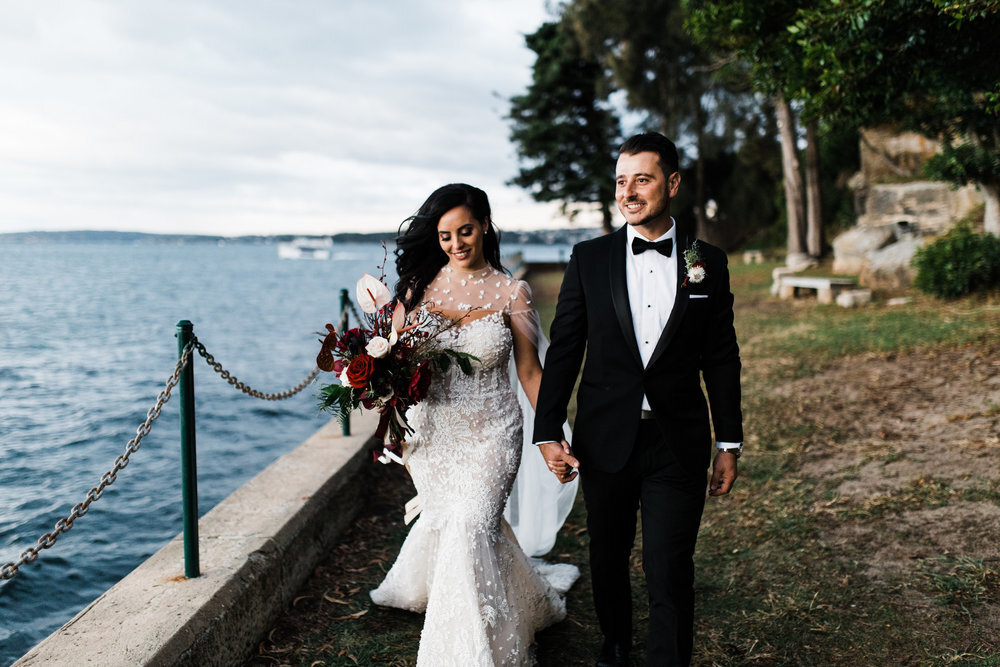 photo shoot wedding couple in sydney near water