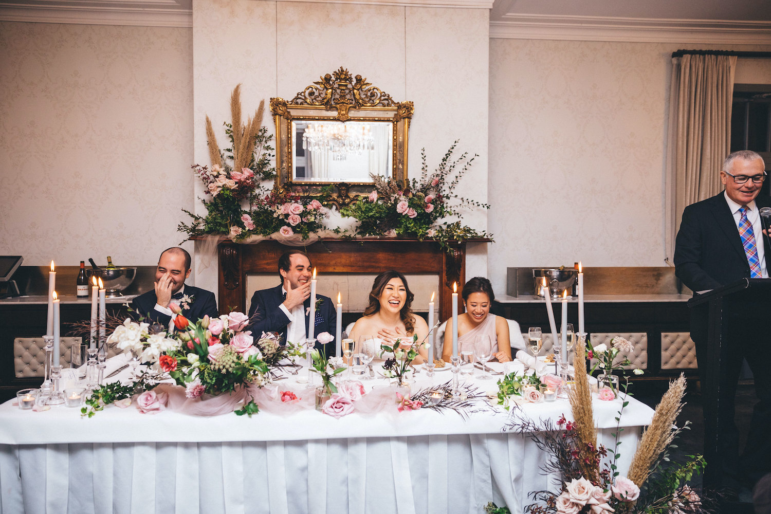 sweetheart table with best man and maid of honour