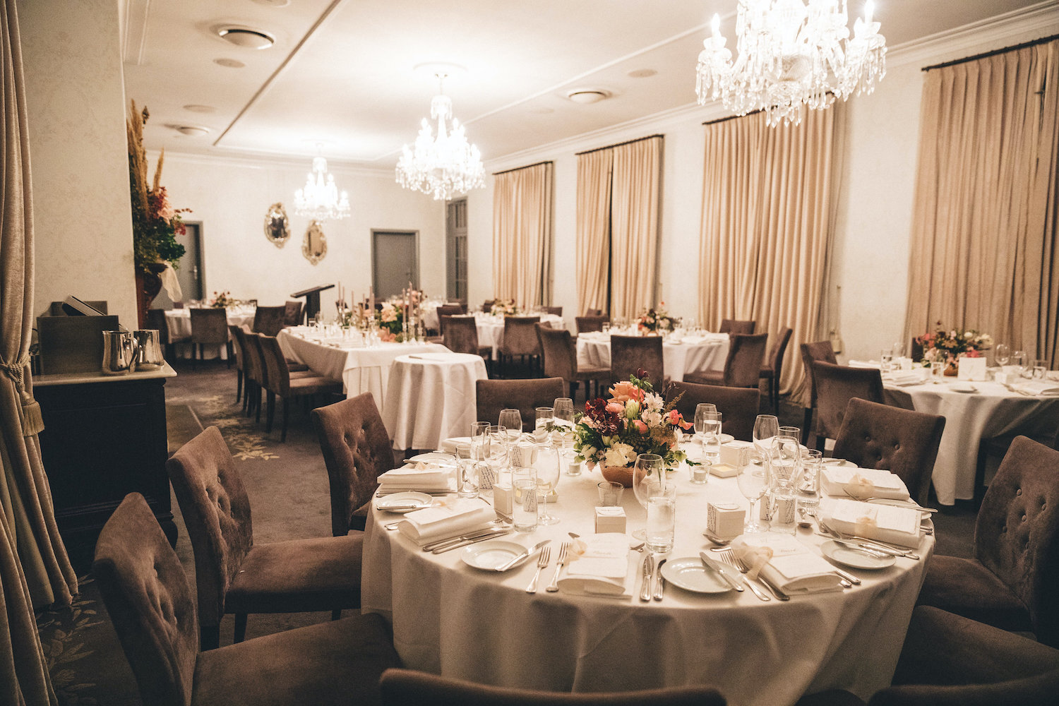 inside gunners barracks evening wedding reception by ann marie yuen