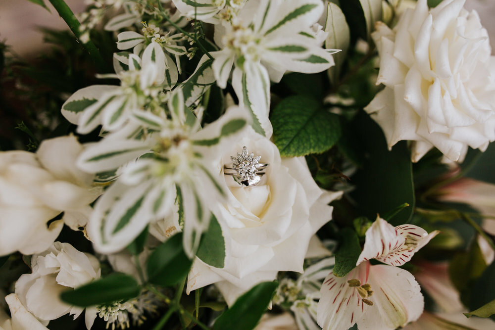 wedding diamond ring with flowers