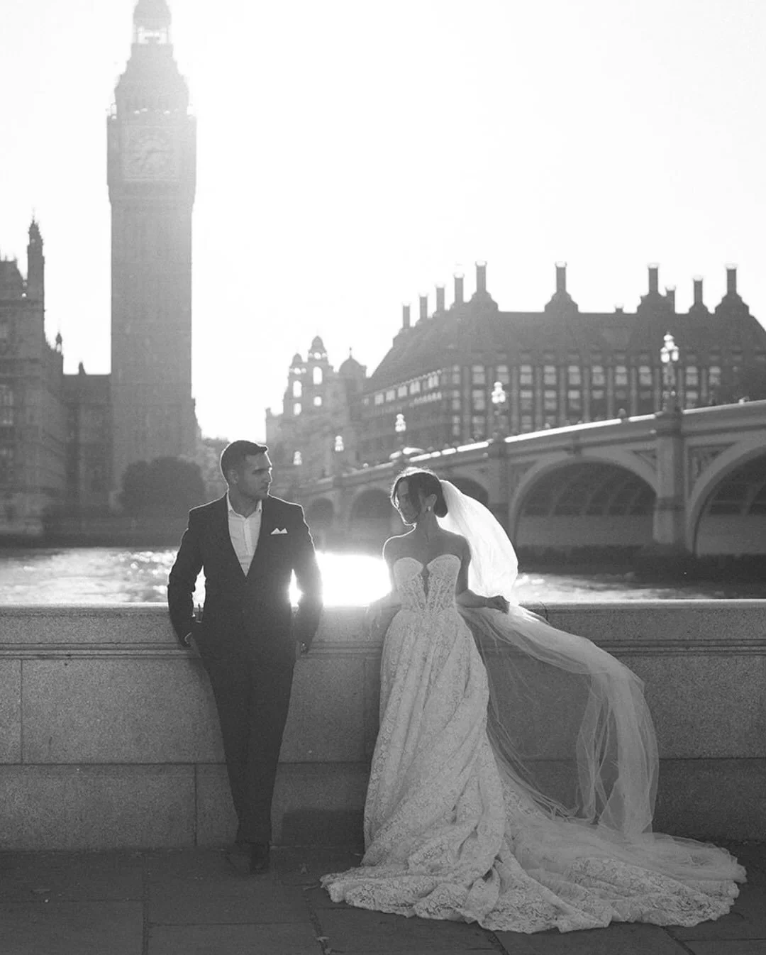 London sunsets are something truly special 🤍✨ Memories from when Emily &amp; Sahar travelled to London for their post-wedding shoot, we spent the evening capturing the magic of this city I adore so much. There&rsquo;s just nowhere quite like London 