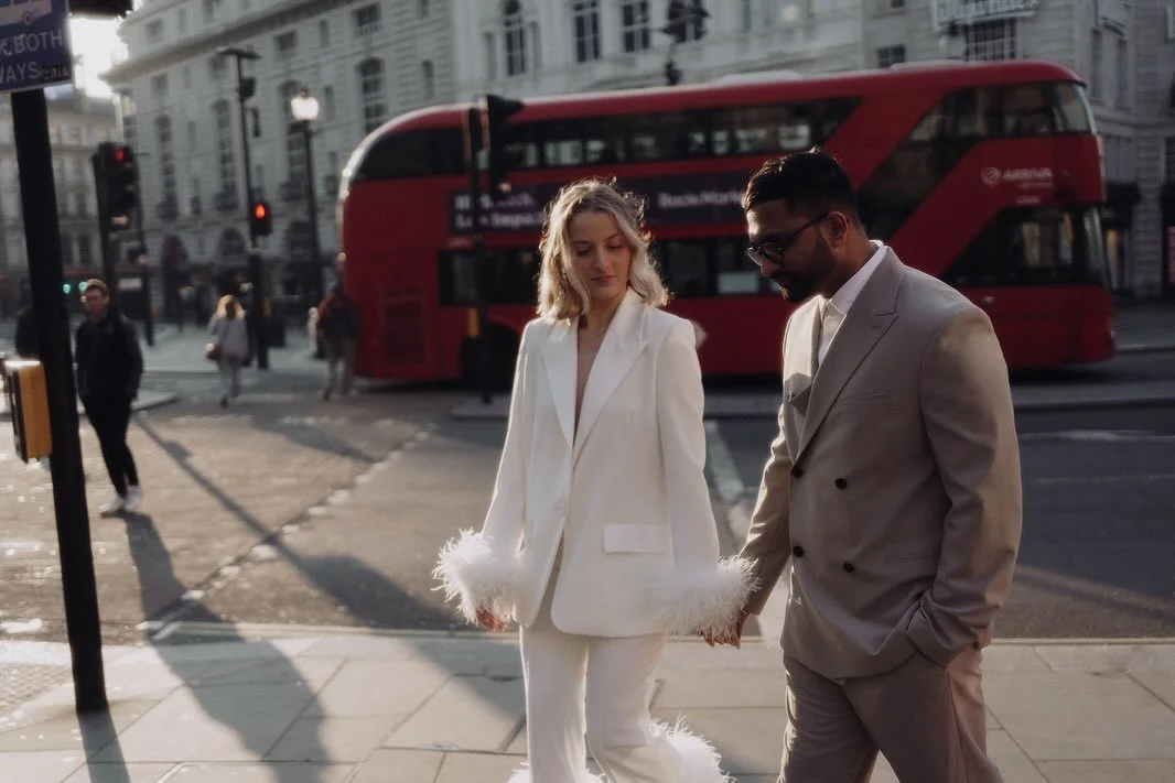 London sunrise couple shoots will alway be my favourite ☀️ 

#londoncoupleshoot #londonengagement #sunrisecoupleshoot