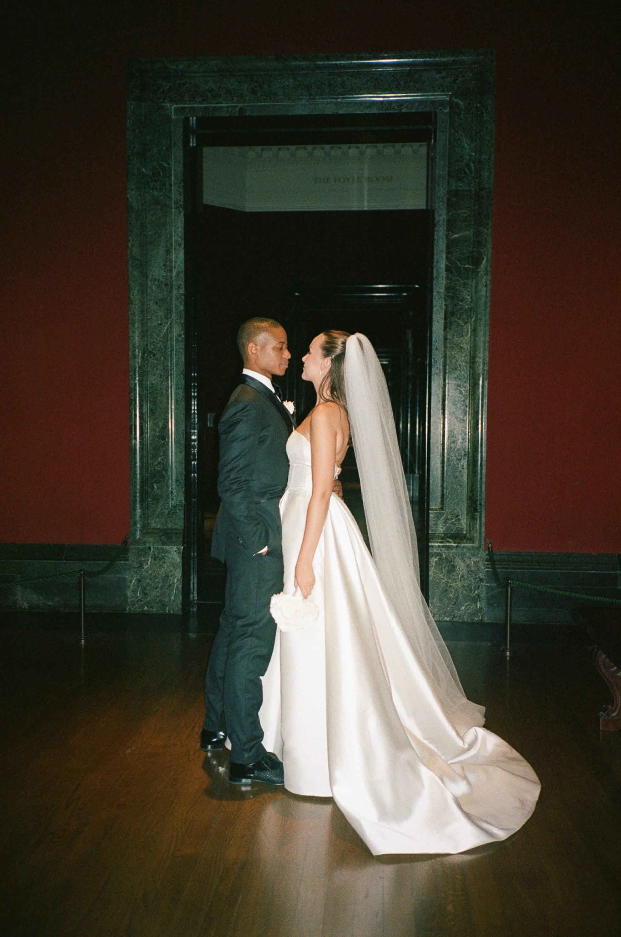 national-gallery-london-wedding-35mm-film-41.jpg