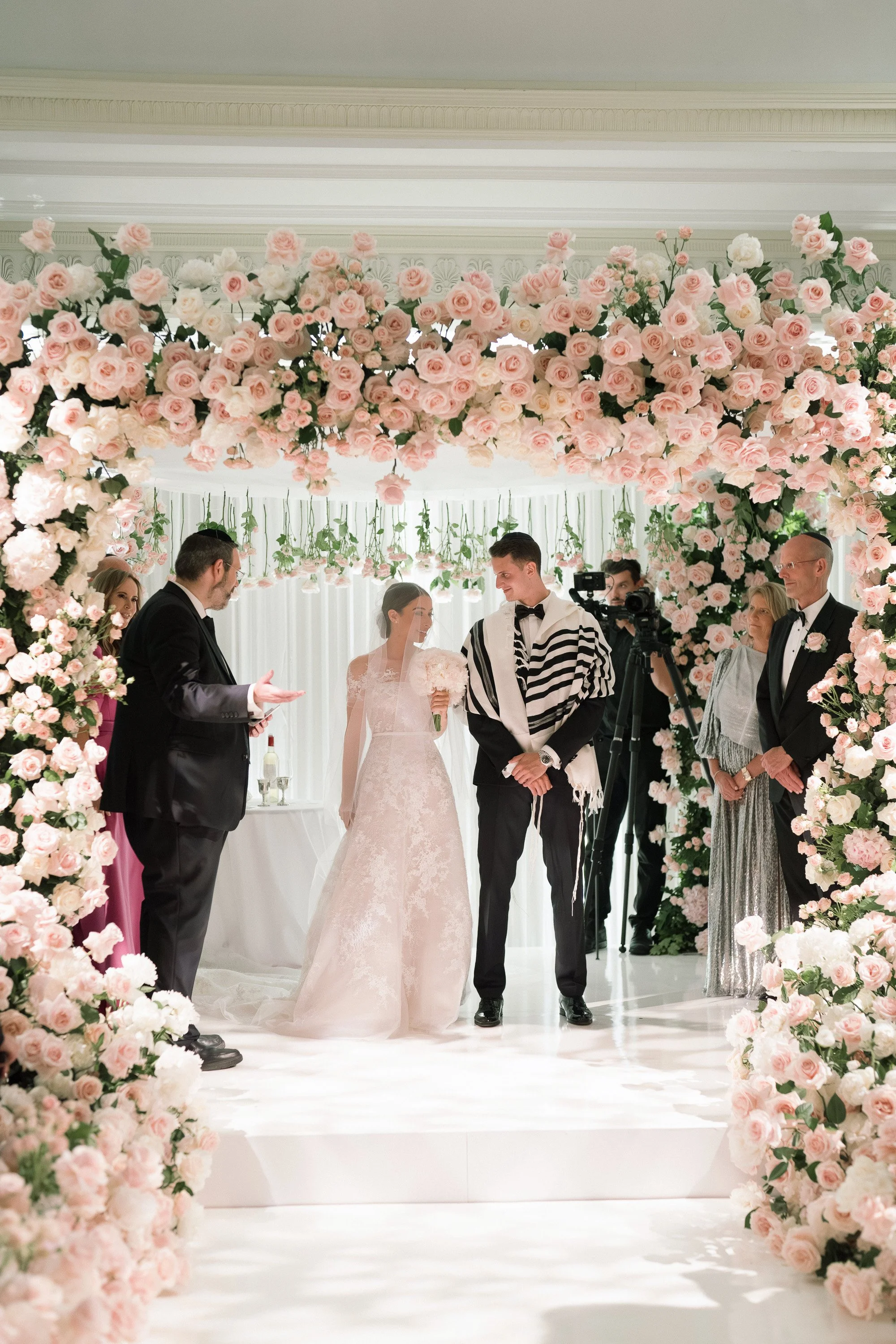 savoy-london-jewish-ballroom-wedding-pink-roses-39.jpg