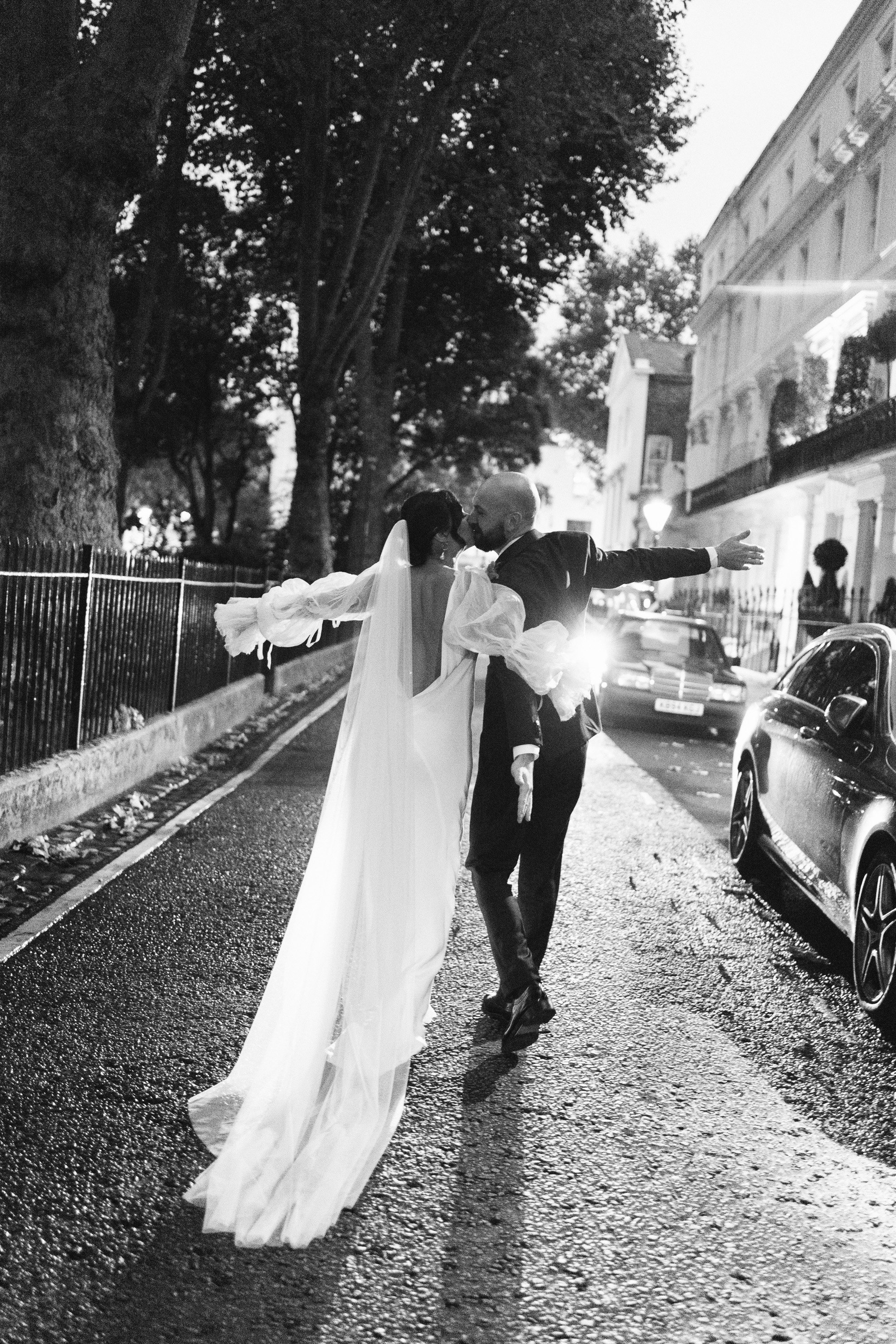 wild-by-tart-chelsea-town-hall-london-micro-wedding-phoebe-jonathon-92.jpg