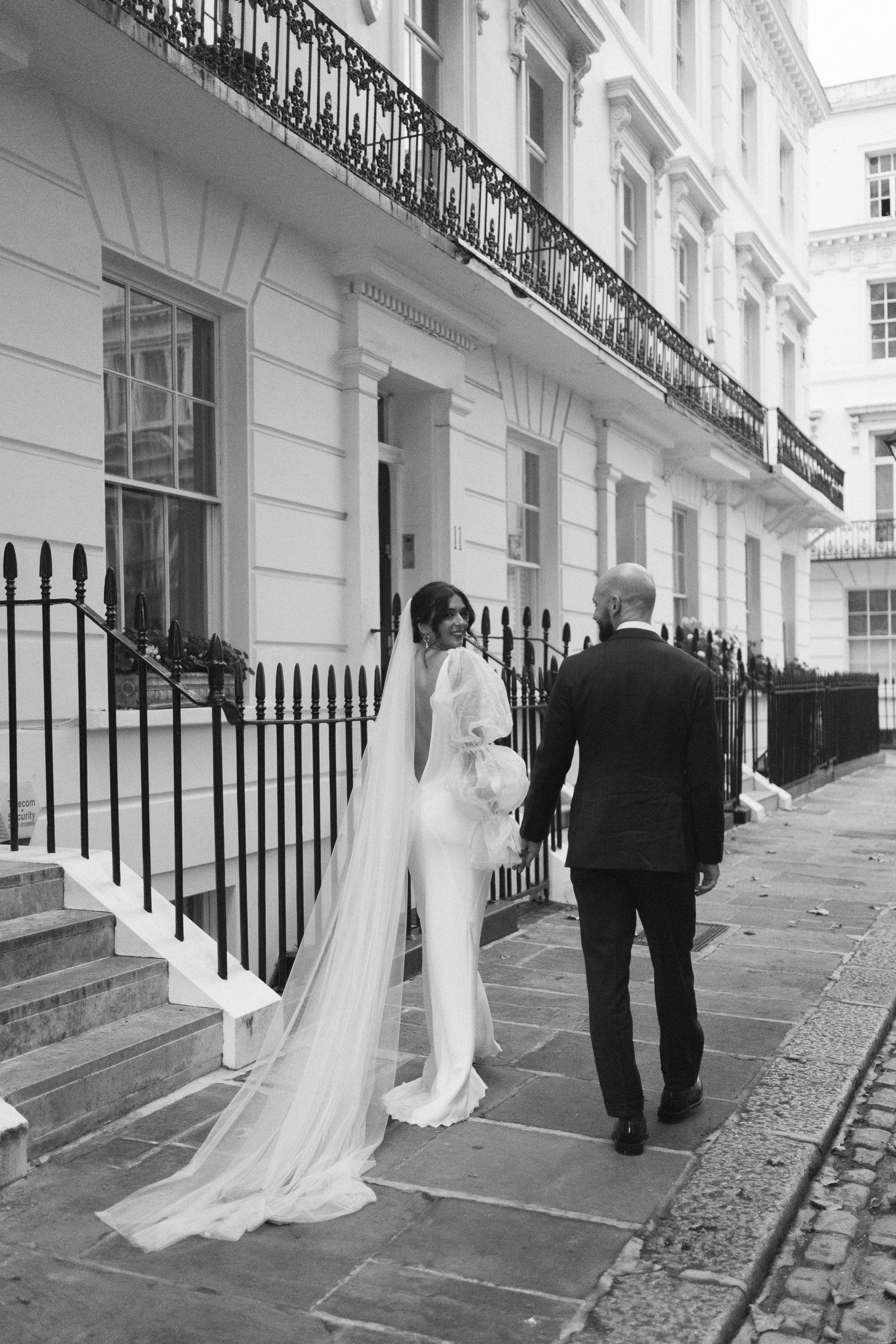 wild-by-tart-chelsea-town-hall-london-micro-wedding-phoebe-jonathon-75.jpg