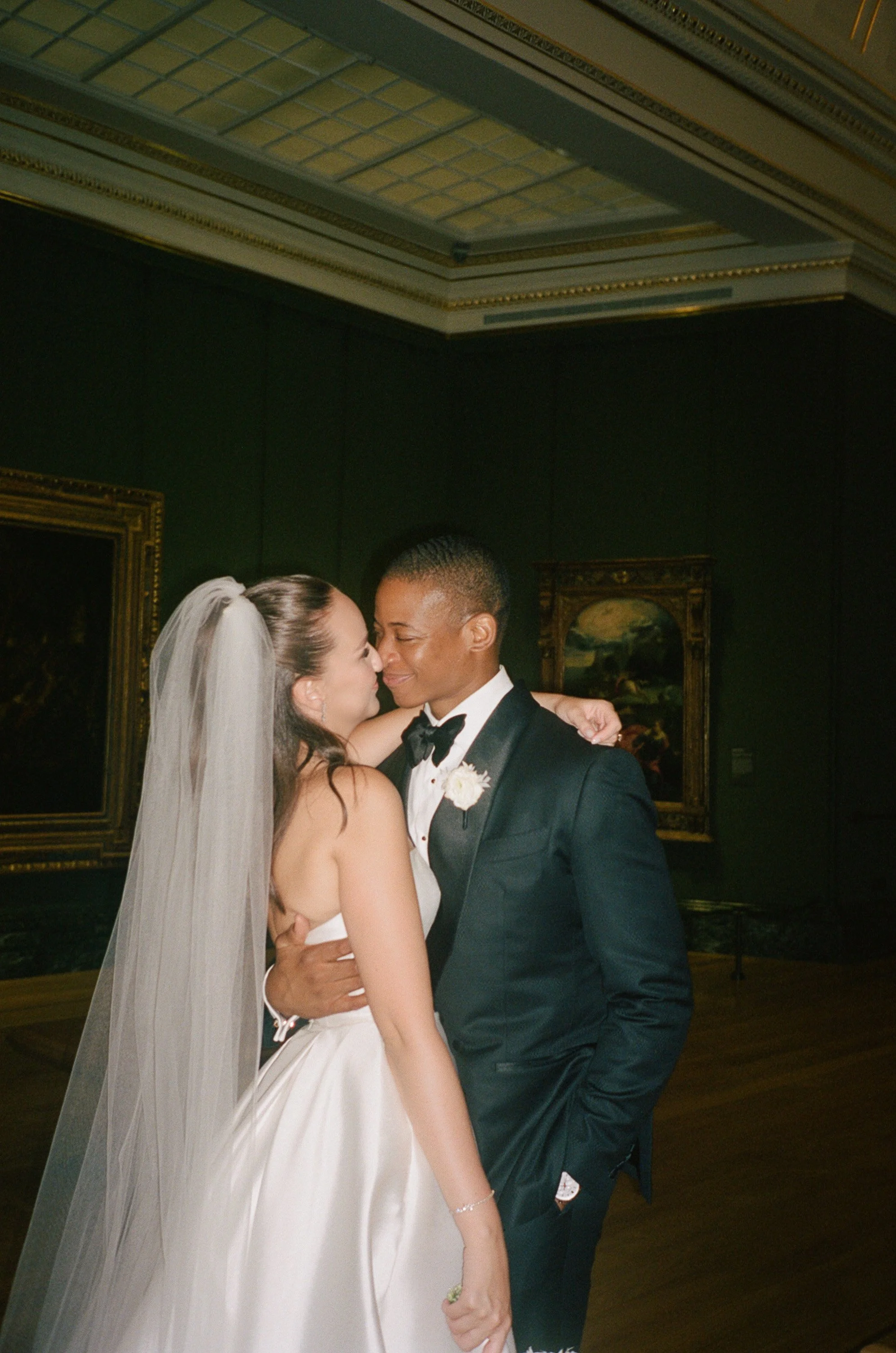 national-gallery-london-wedding-35mm-film-38.jpg