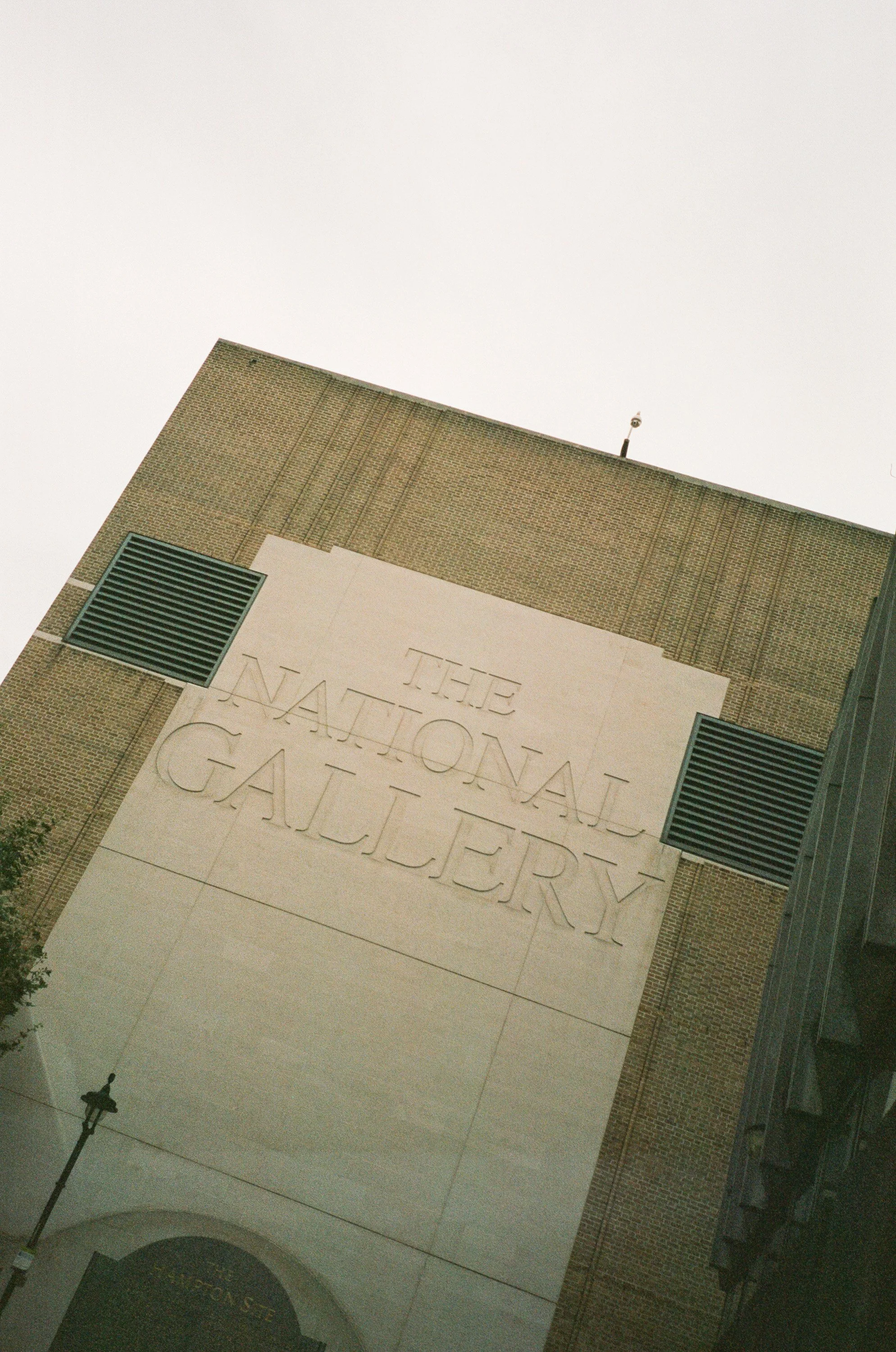 national-gallery-london-wedding-35mm-film-8.jpg