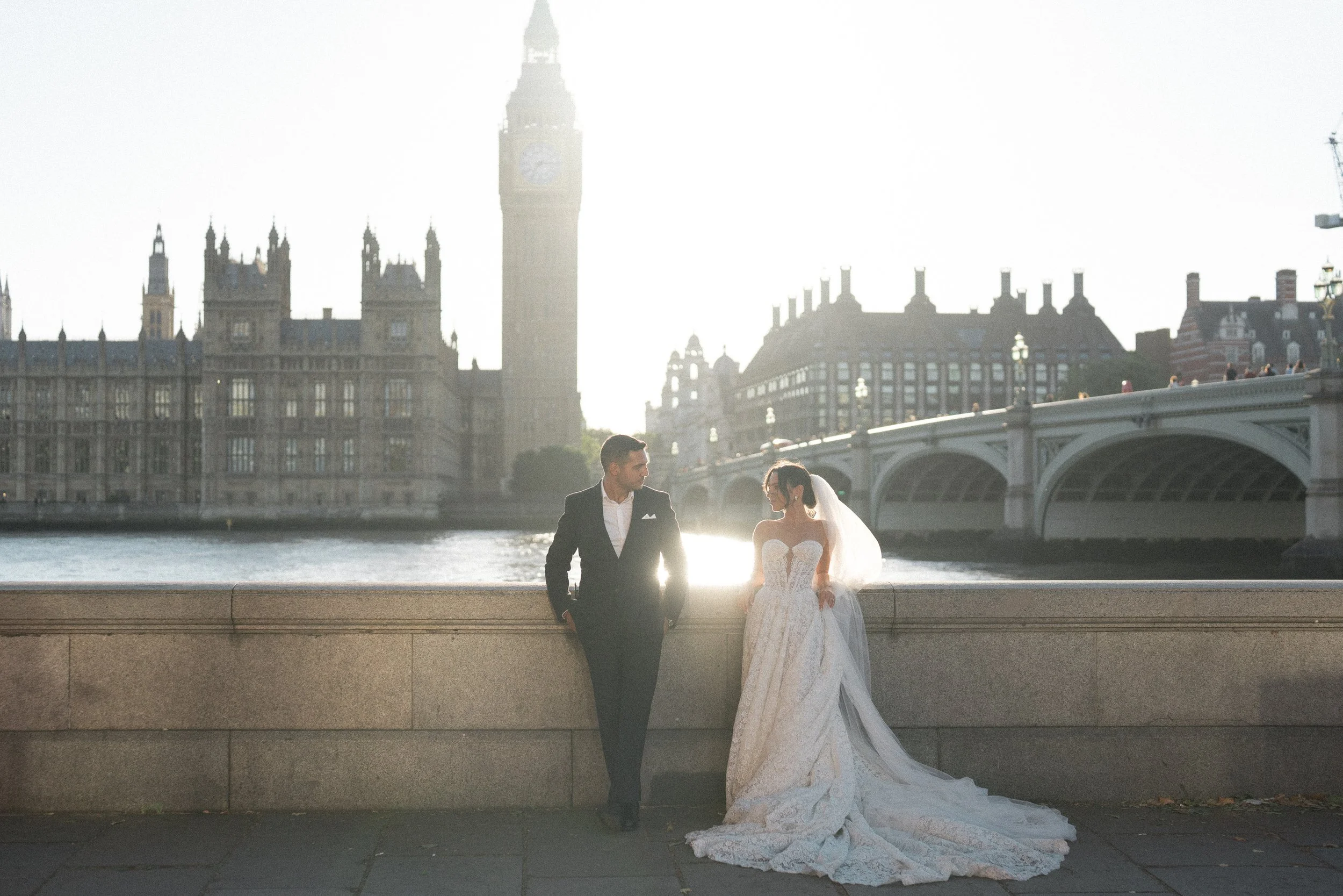 sahar-emily-london-sunset-couple-shoot-25.jpg