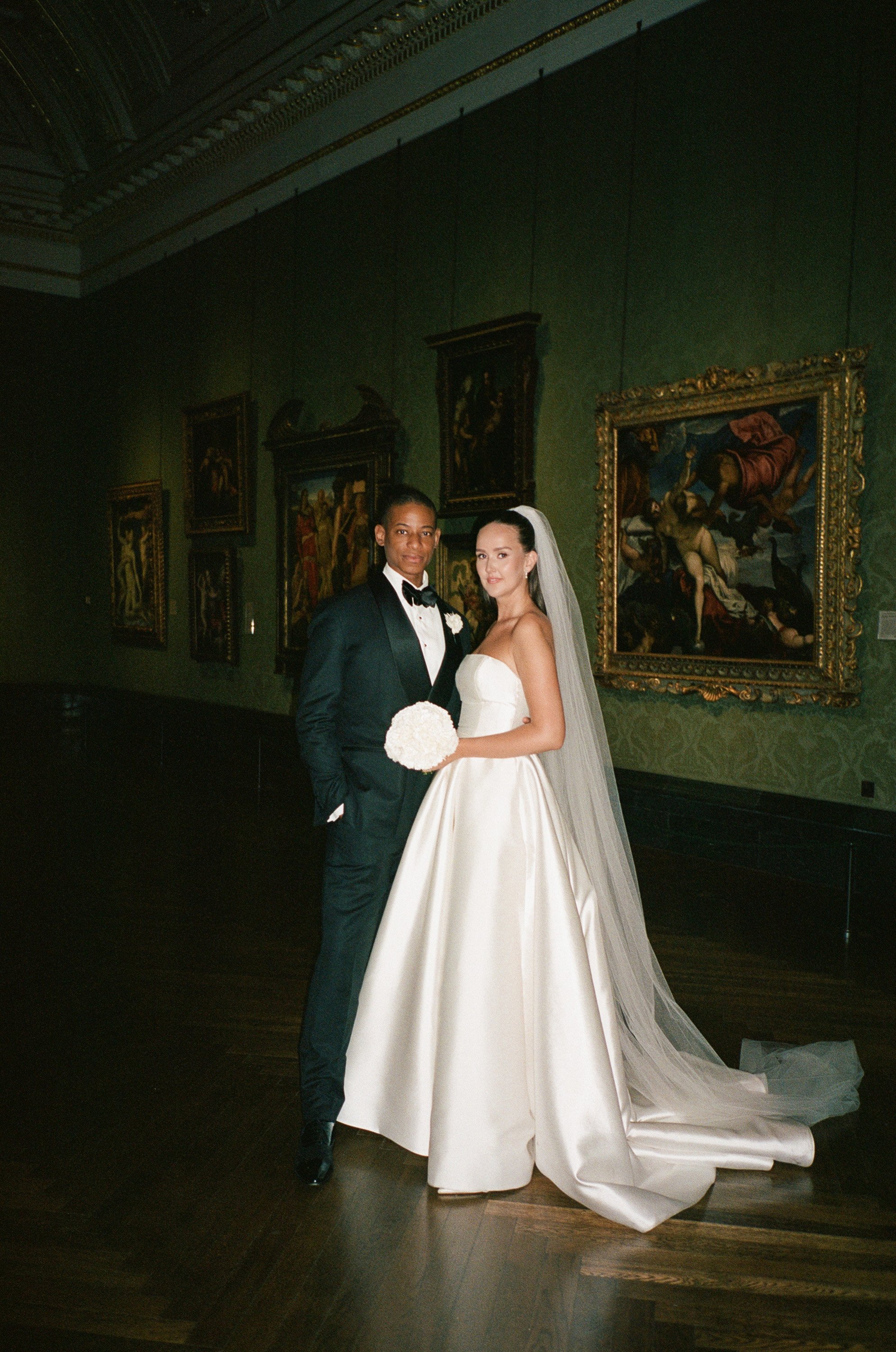 national-gallery-london-wedding-35mm-film-33.jpg