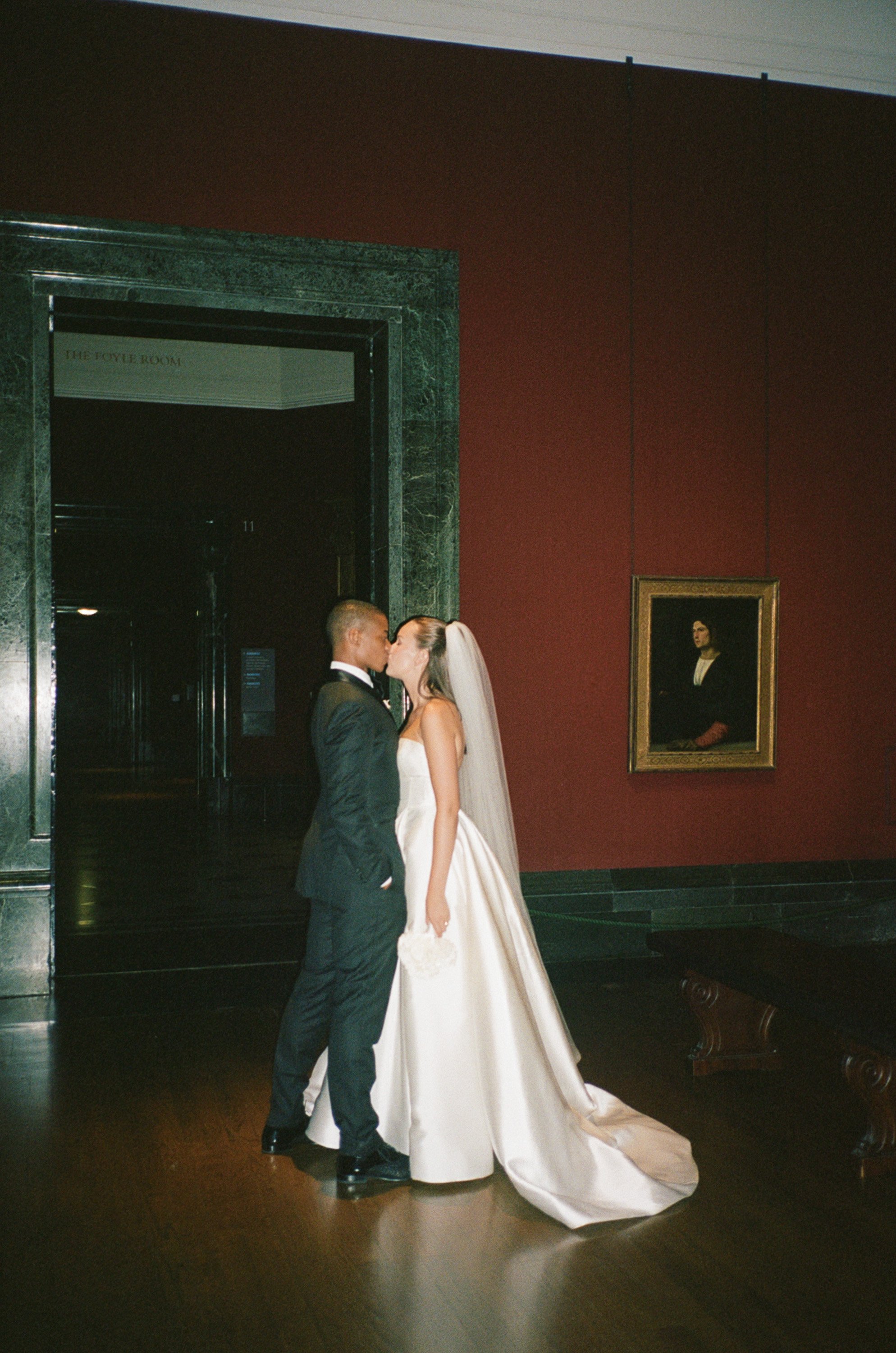 national-gallery-london-wedding-35mm-film-34.jpg