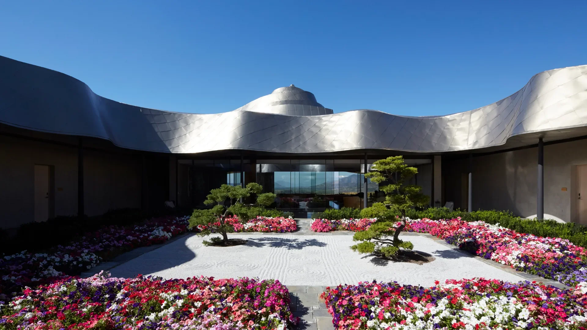 Vik-Chile_2019_5.-Vik-Chile-courtyard.webp