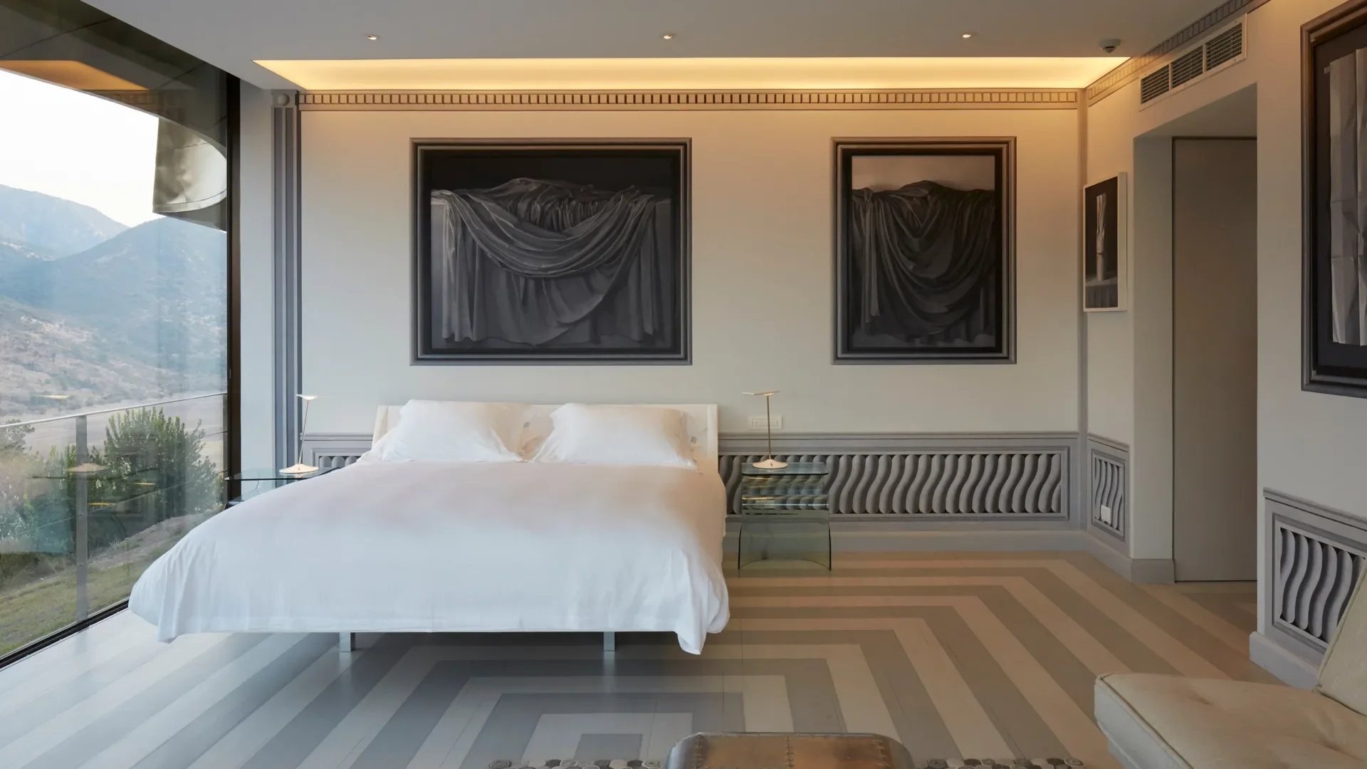 Vik-Chile_2019_Gabler's-Grisaille-suite,-Vina-Vik-.webp
