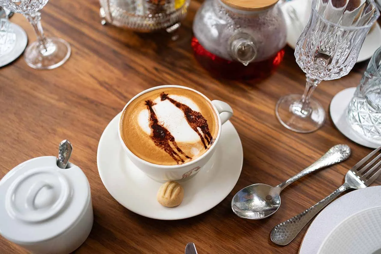 orchidhouseromanticdinner_coffee-time-at-giraffe-manor.jpg