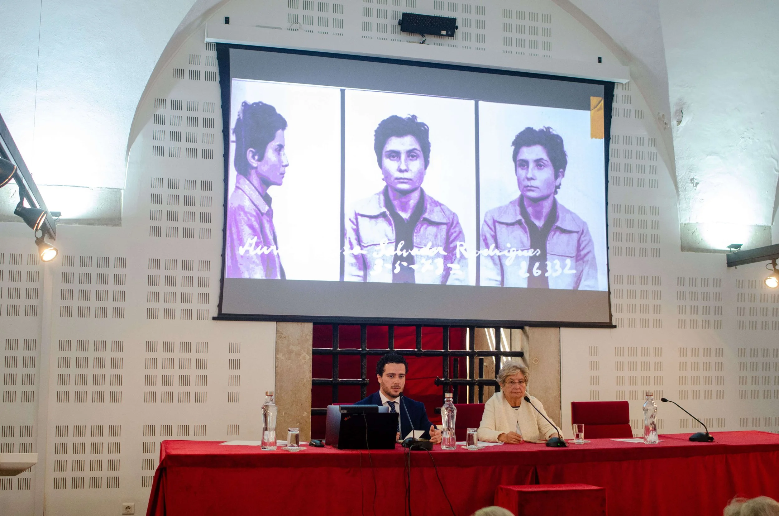 Unarchiving Democracy: Jugend, postkoloniales Gedächtnis und der portugiesische demokratische Weg