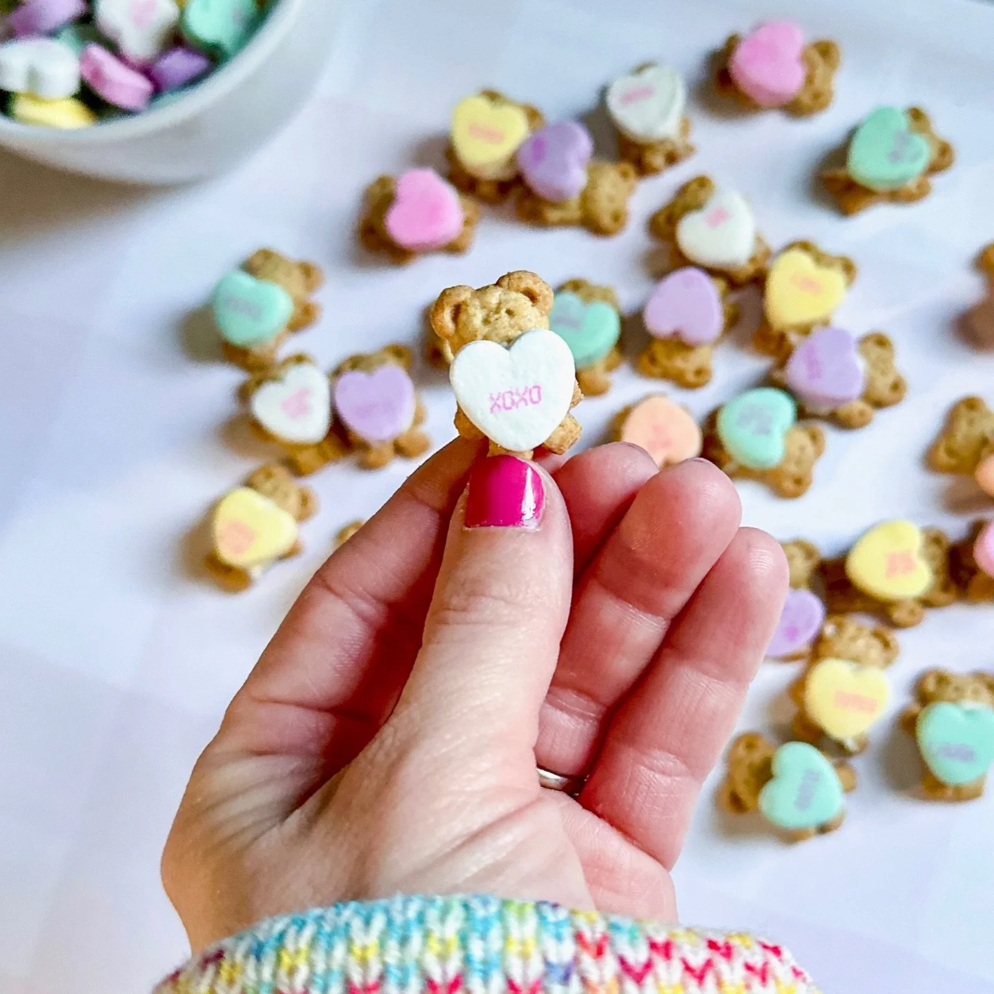 Conversation hearts + teddy grahams + a little bit of icing 🩵 It honestly reminds me of a dunkaroo! And the kids certainly aren&rsquo;t complaining!! 

I made these a few years ago and the girls&hellip;. And myself&hellip; ate them all VERY quickly!