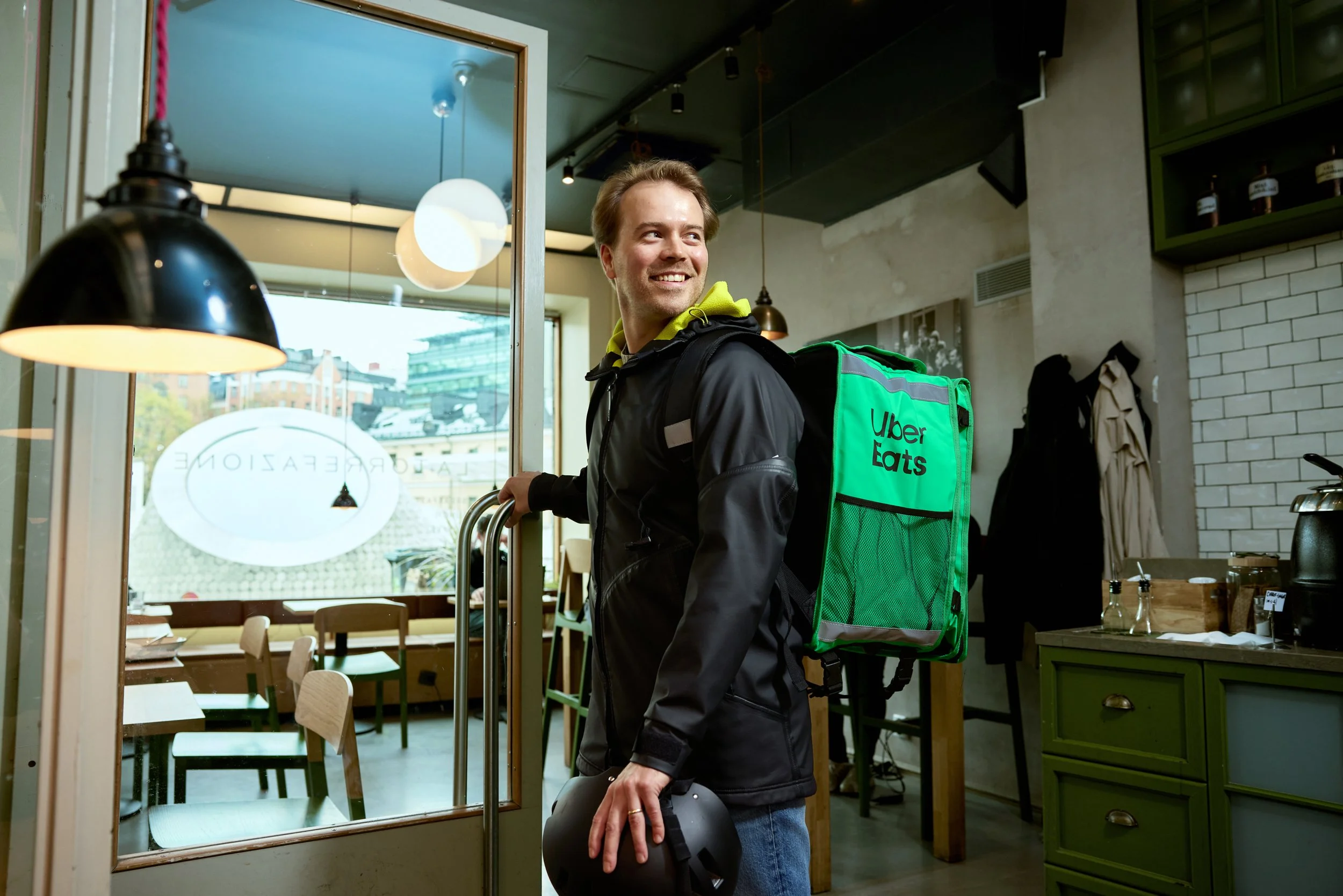 Uber_Eats_Finland_c_Petri_Anttila_E3A0236 1.jpg