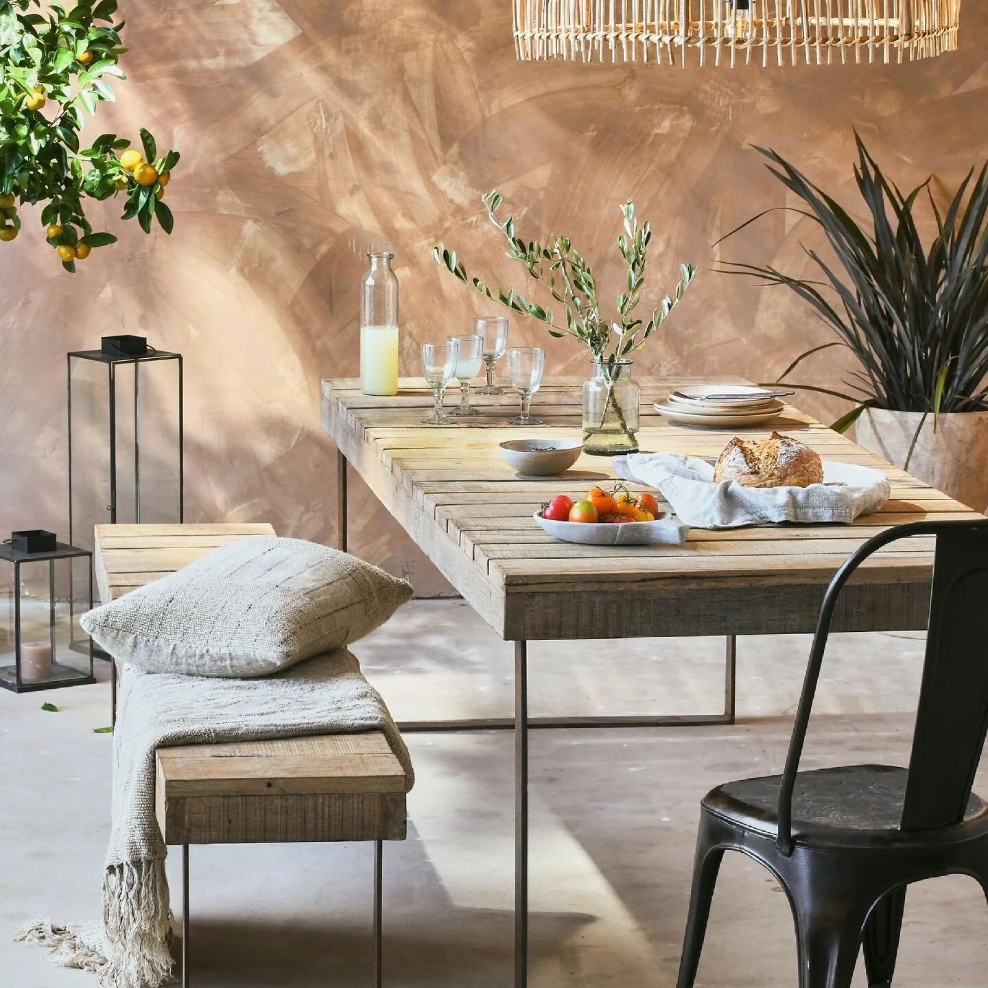 Yay the sunshine is back 🙌☀️ 

Summer styling for nkuku 
📷 by @spencercobbyphotography 
Paints @bauwerkcolour 
Plants @urbanandruralplants 

#stylist #freelance #freelancer #designer #setdesign #propsourcing #devon #southwest #southwestcreatives #i