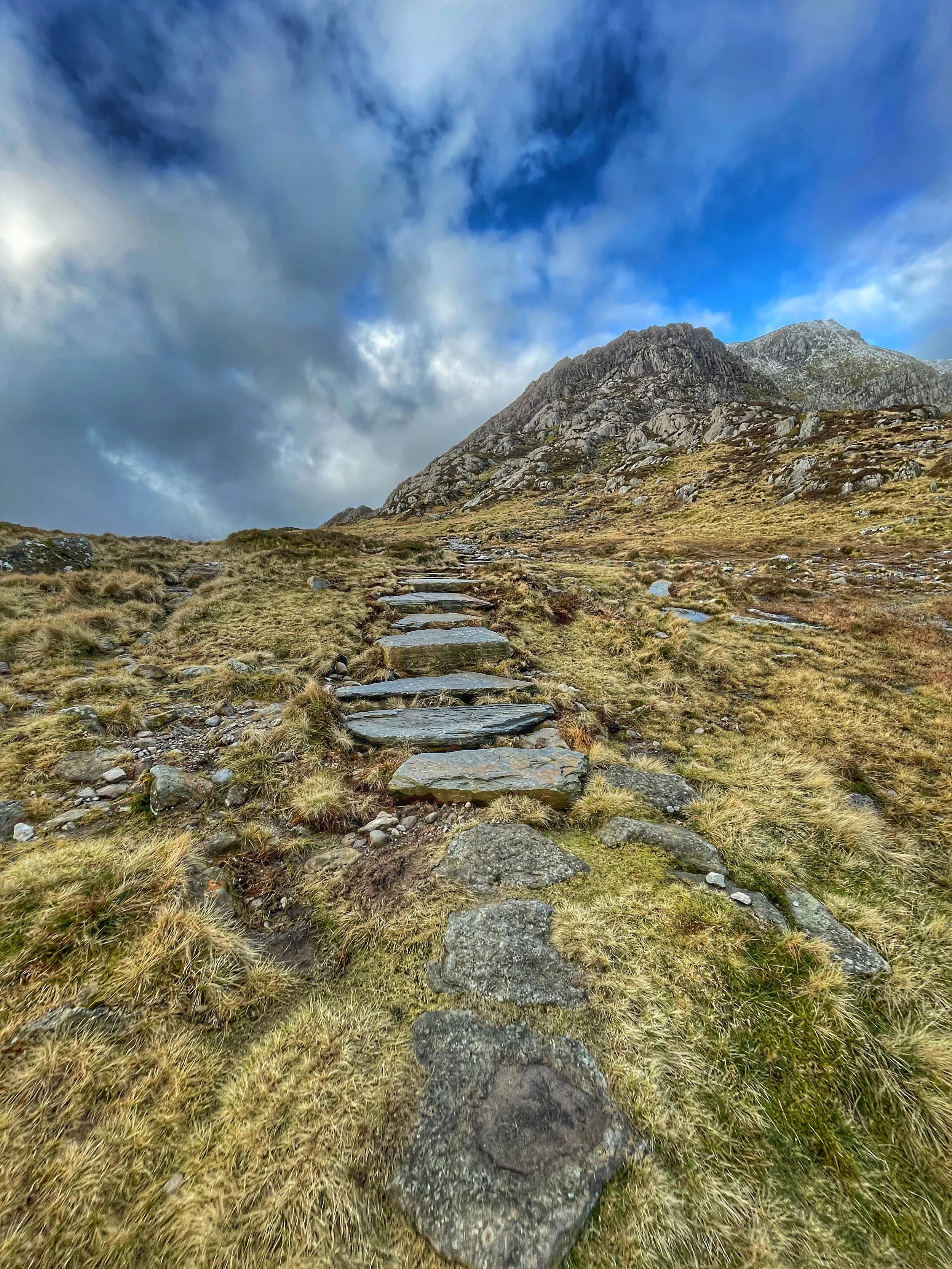 The Route up to Pen Yr Ole Wen in snowdonia on the carneddau mountains