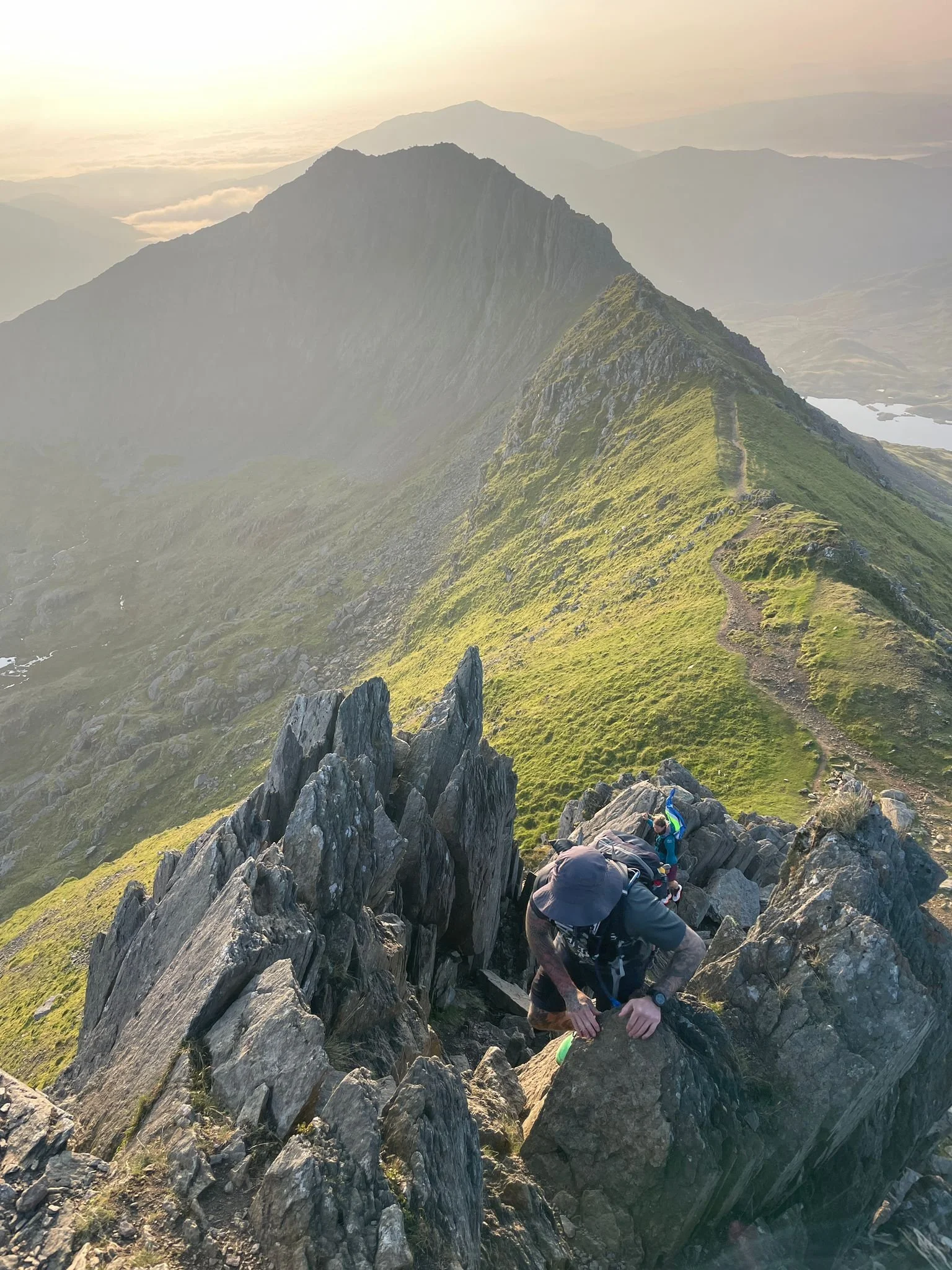 guided scrambling on crib goch snowdon horseshoe yr wyddfa