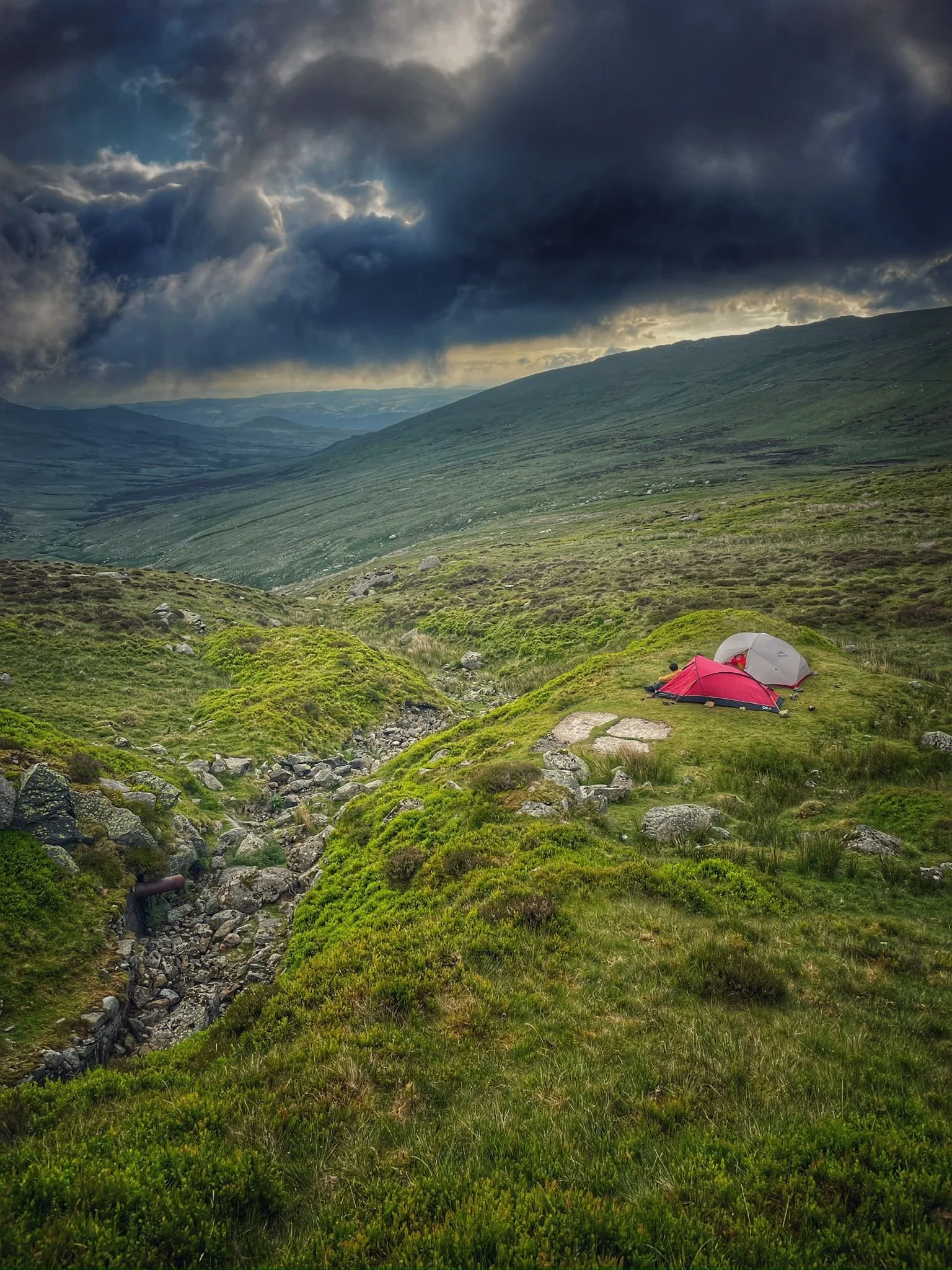 do's and donts of wild camping Introduction to wild camping Learn to rock climb UK, Rock climbing for beginners, outdoor rock climbing, trad climbing experience, abseiling introduction to rock climbing, rock climbing experience. guided mountain walks