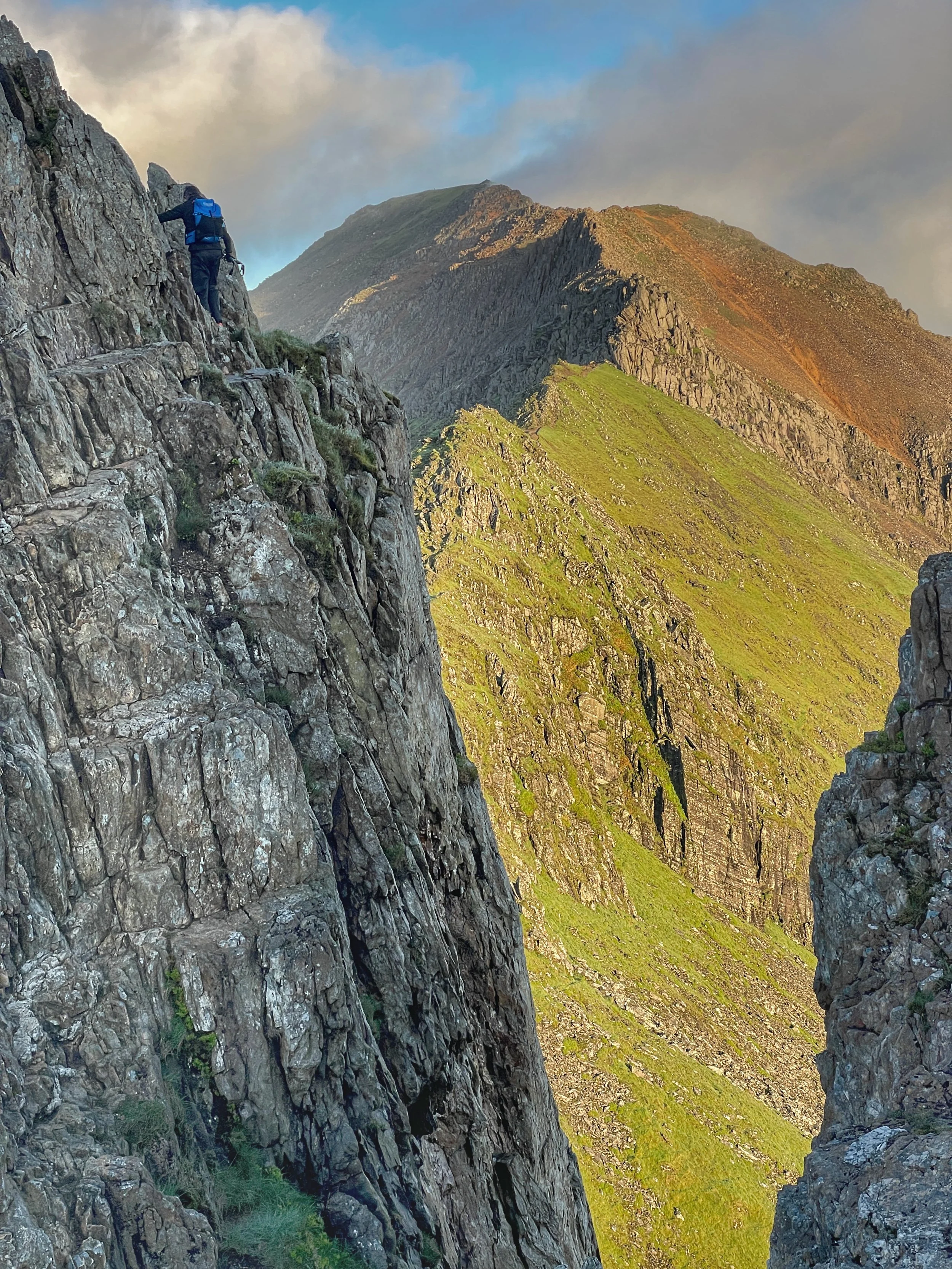 early morning guided scrambling along crib goch yr wyddfa snowdon horseshoe eryri