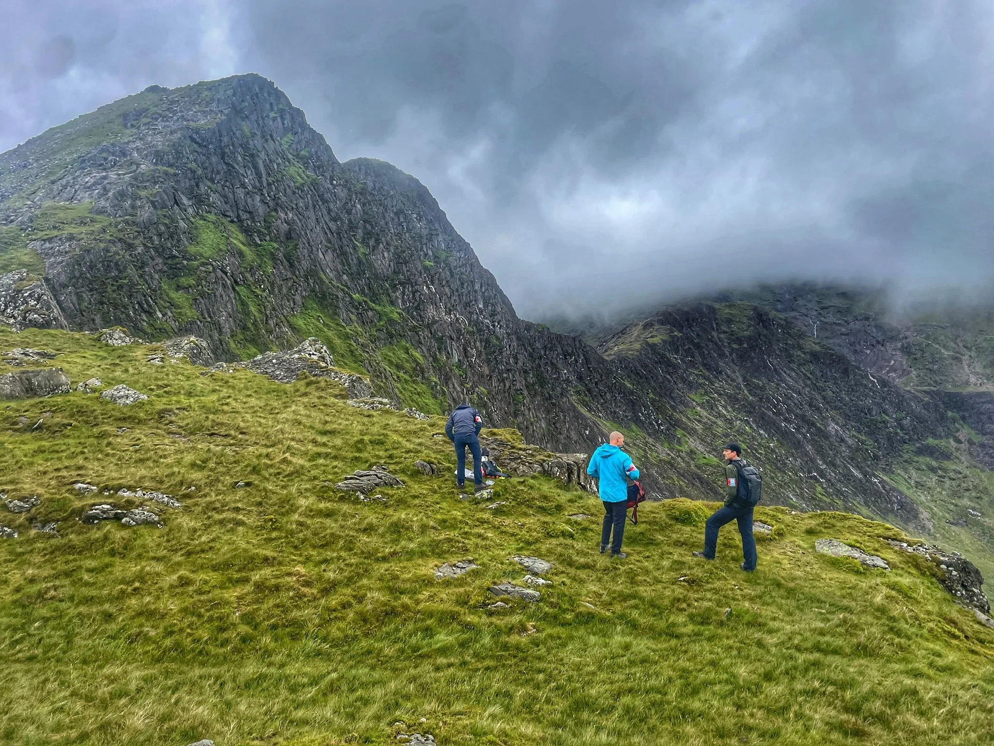 hikers looking over at y lliwedd during th snowdon horseshoe guided walk
