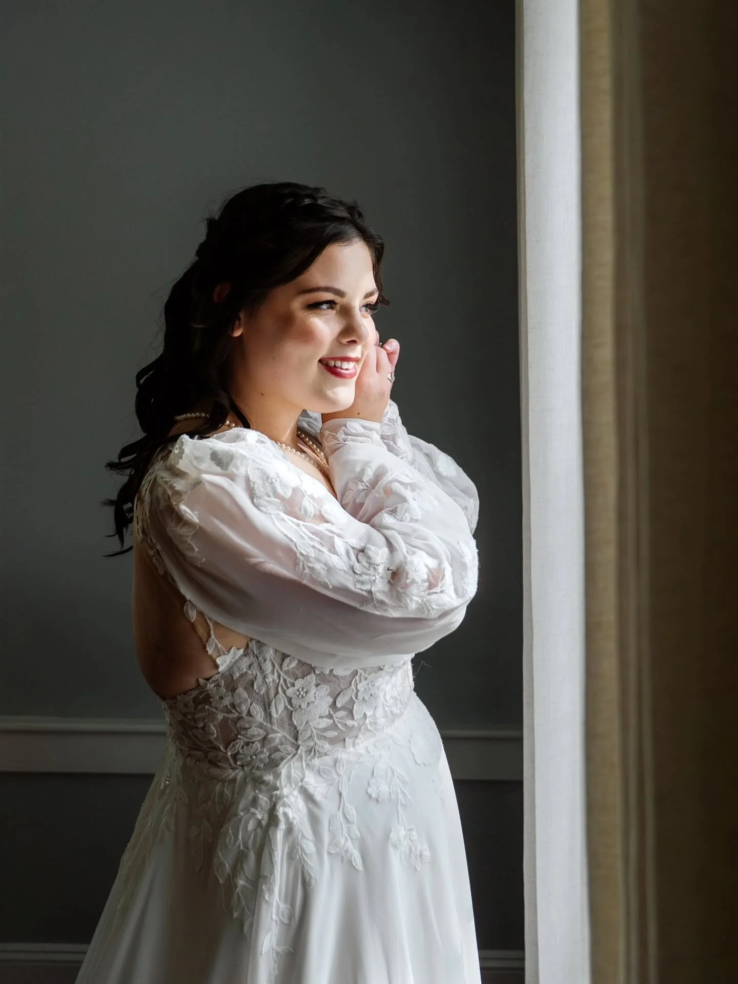 Some love for the bridal details 💕

Venue: @theryanfamilyfarm 
Photographer: @juliaannphoto_ny 
Videographer: @seanpatrickcinema